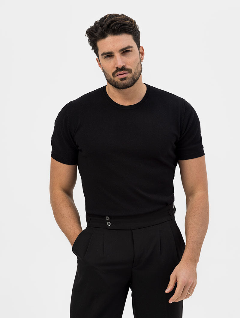 KNITTED BASIC T-SHIRT IN BLACK
