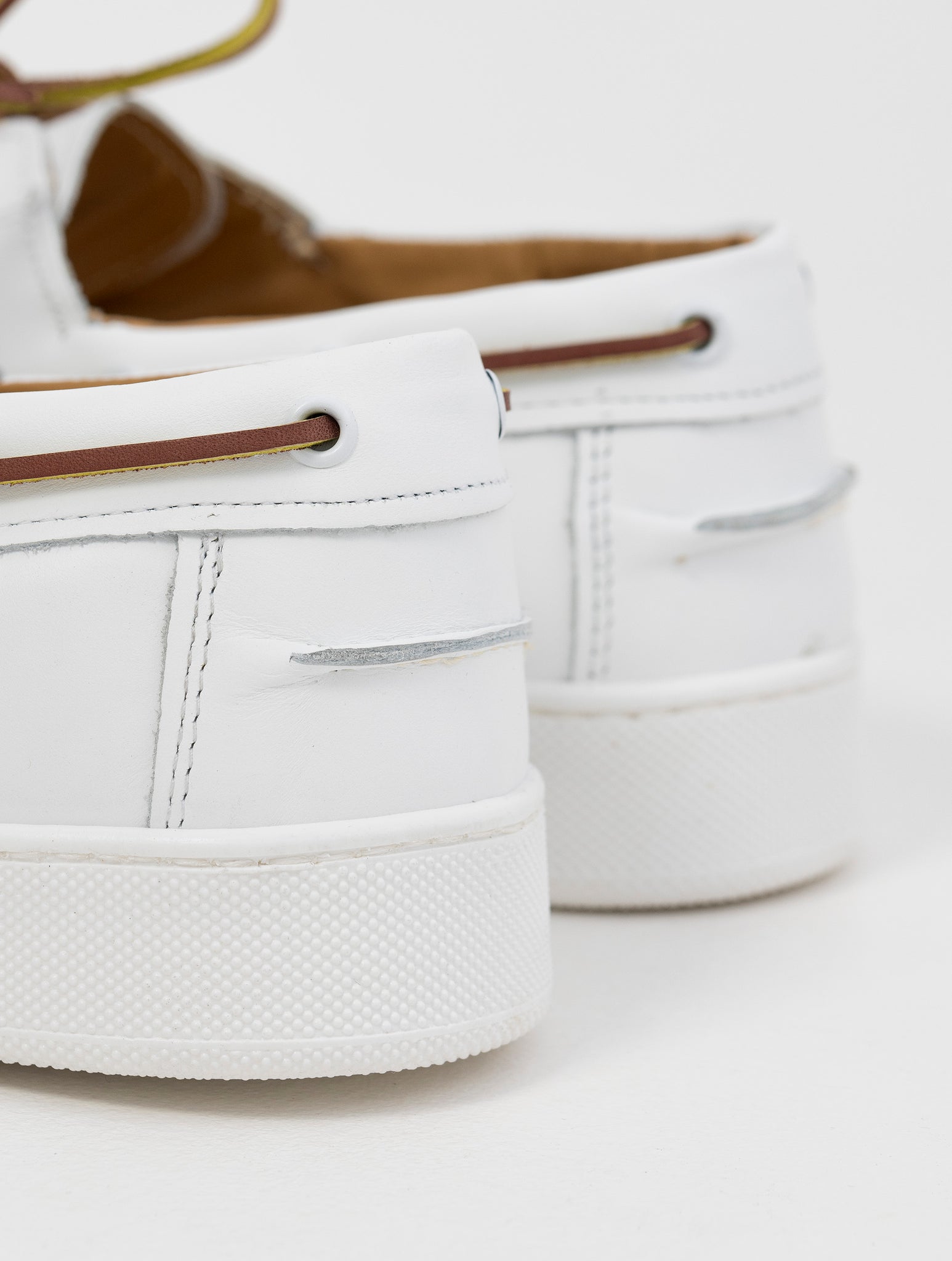 LOAFERS BOAT IN WHITE