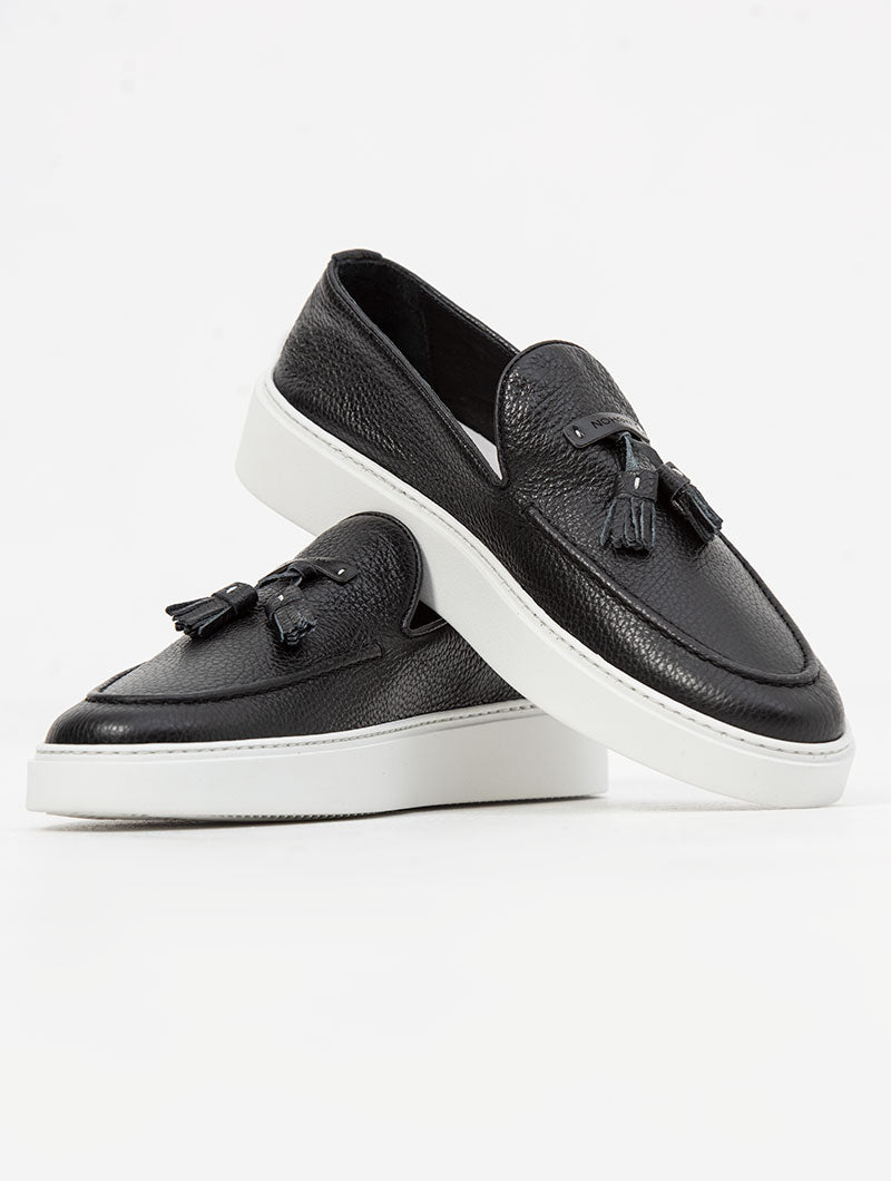 SLIP-ON LEATHER SHOES IN BLACK