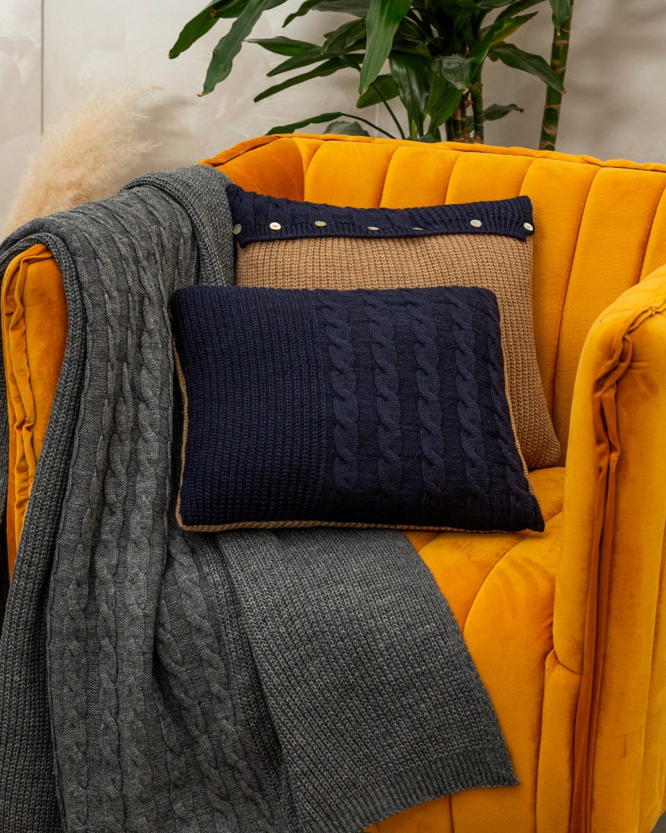 CHUNKY KNIT PILLOW IN BLUE