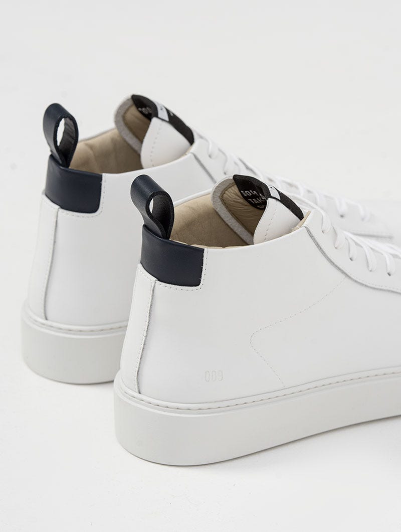 009 HIGH SNEAKERS IN WHITE AND DARK BLUE