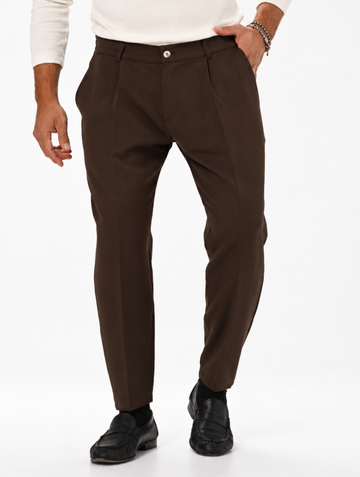 PANTALONES INFORMALES EN MARRÓN CON PINZAS