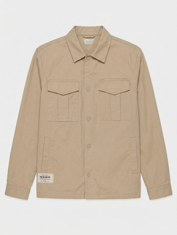 SOBRECAMISA CREMA CON ETIQUETA NOHOW