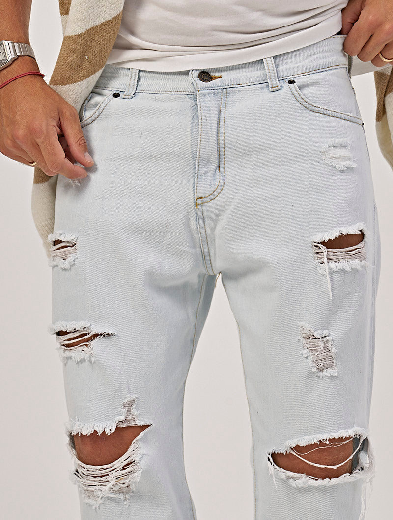 LUKE DISTRESSED JEANS IN LIGHT DENIM