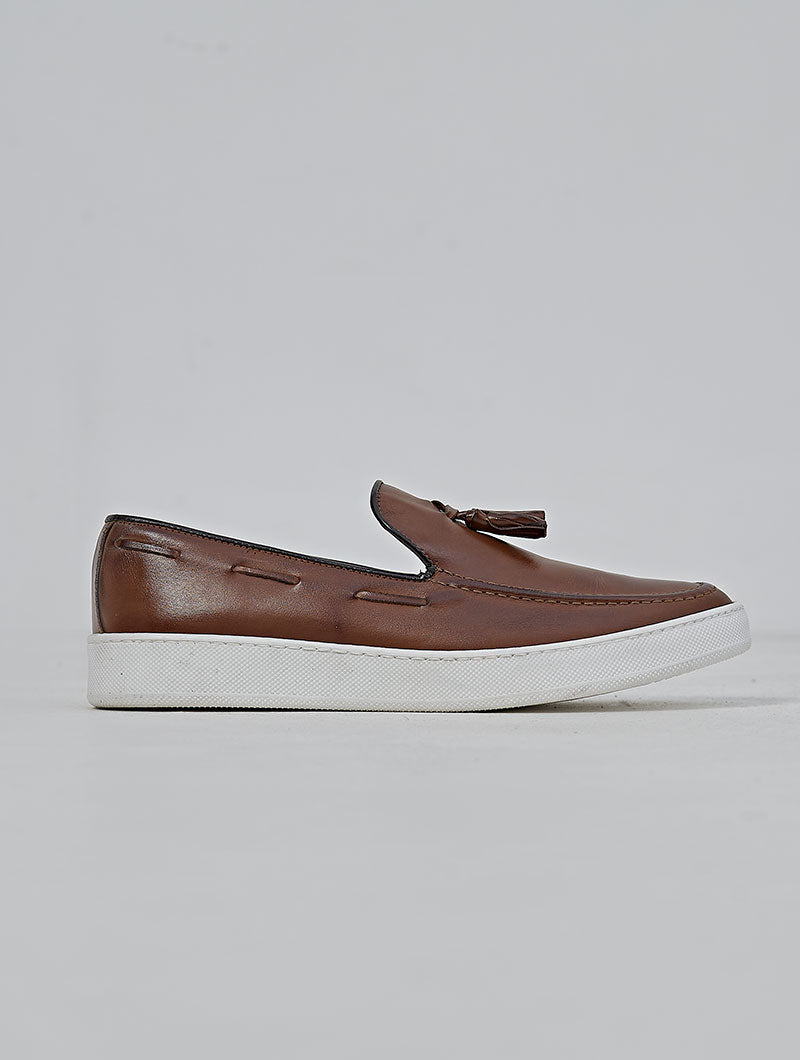SLIP-ON LEATHER SHOES IN COGNAC