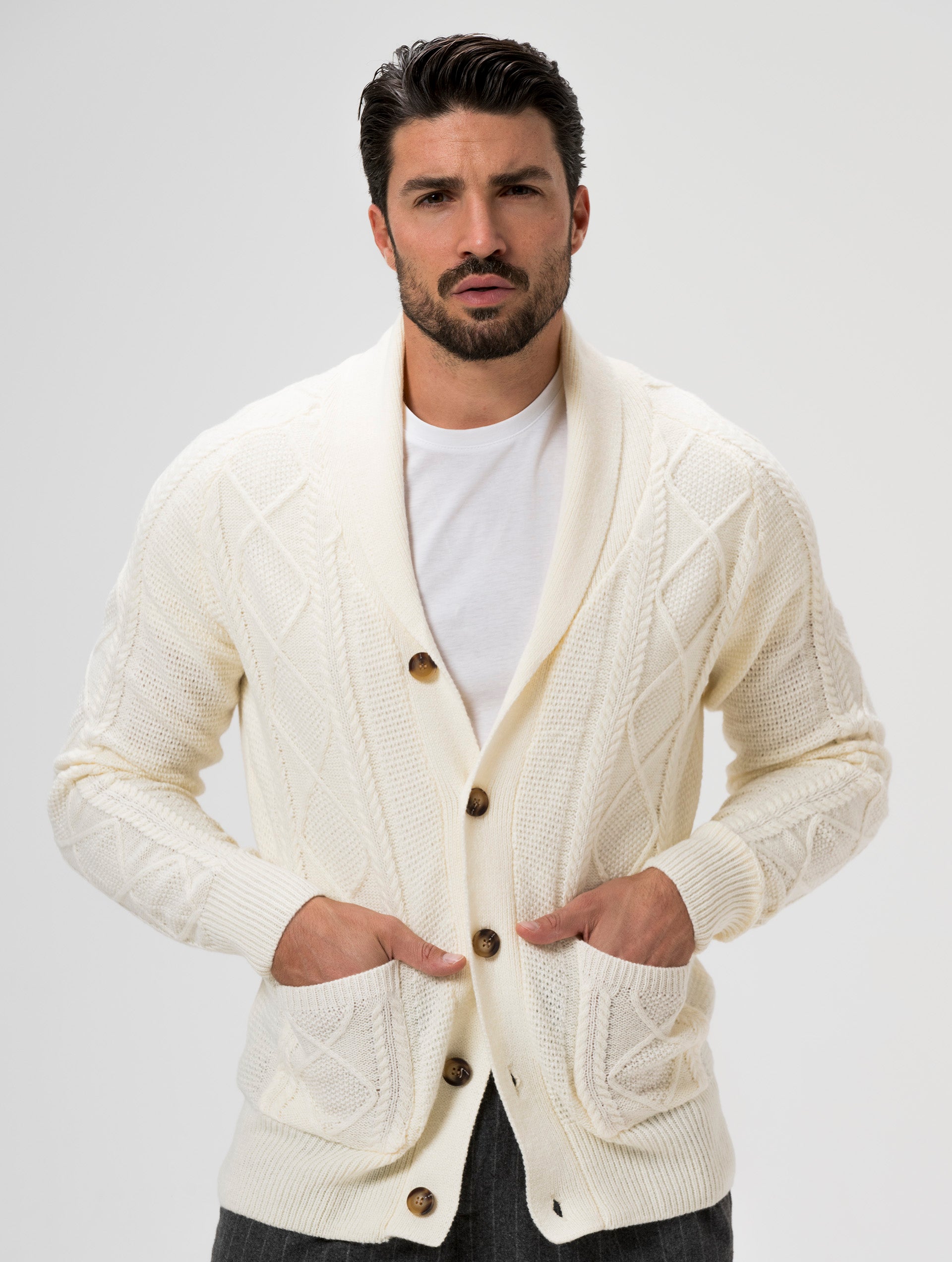VERONICAJACQUARDKNIT CARDIGAN ホワイト DZ8_8438Diego.jpg?v=1732542456