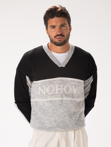 V NECK SWEATER IN BLACK AND GREY