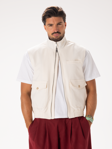 GILET CRÈME AVEC POCHES PLAQUÉES