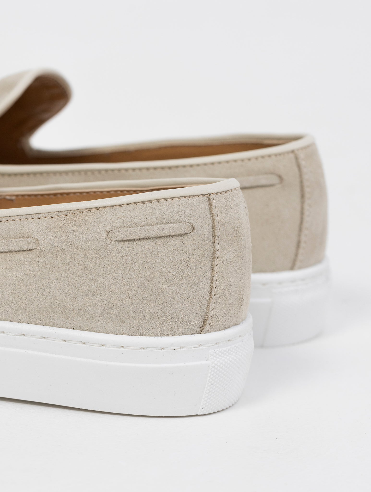 SLIP-ON CRUST LEATHER IN SAND