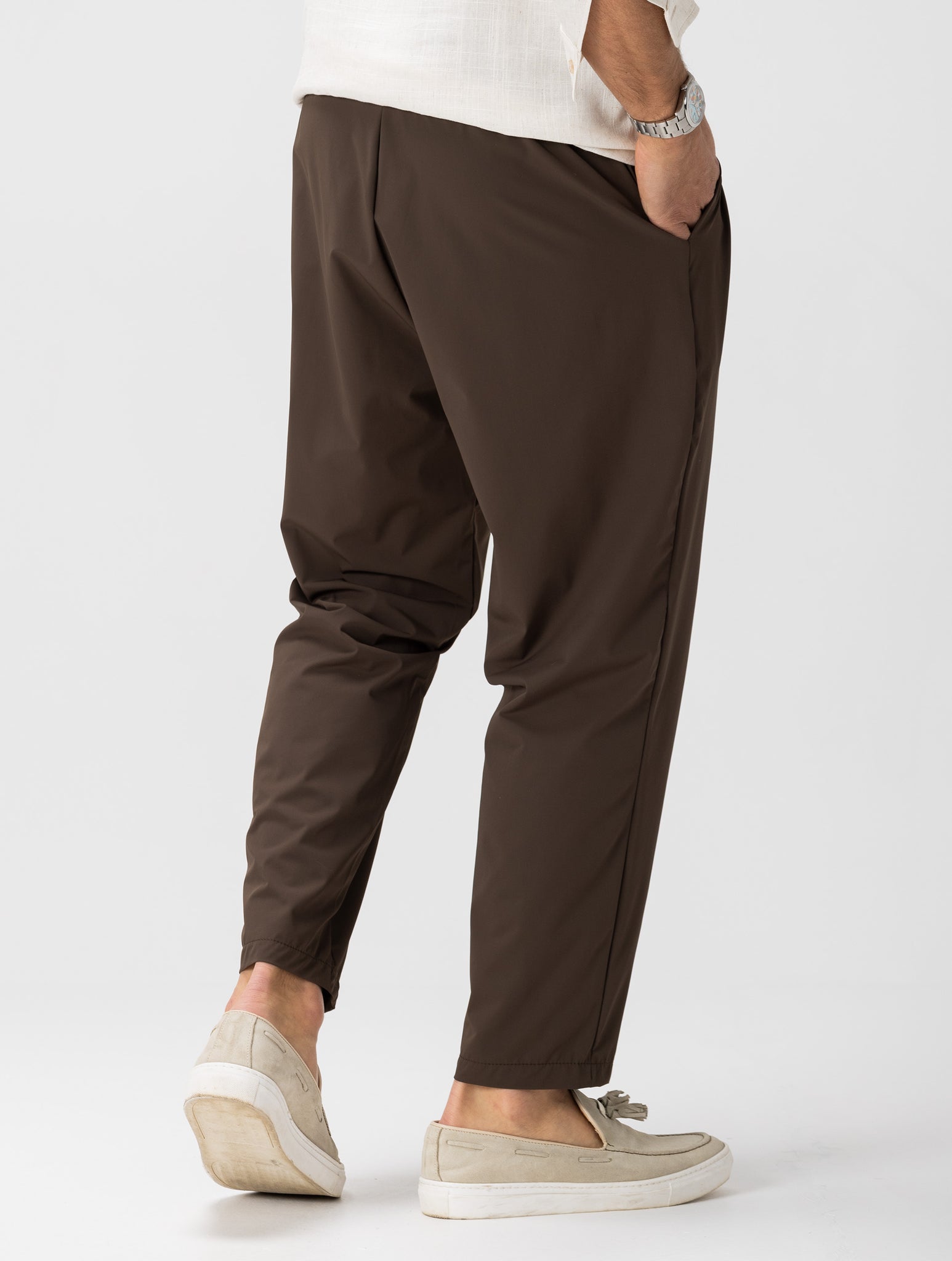 CONNOR CASUAL PANTS IN BROWN