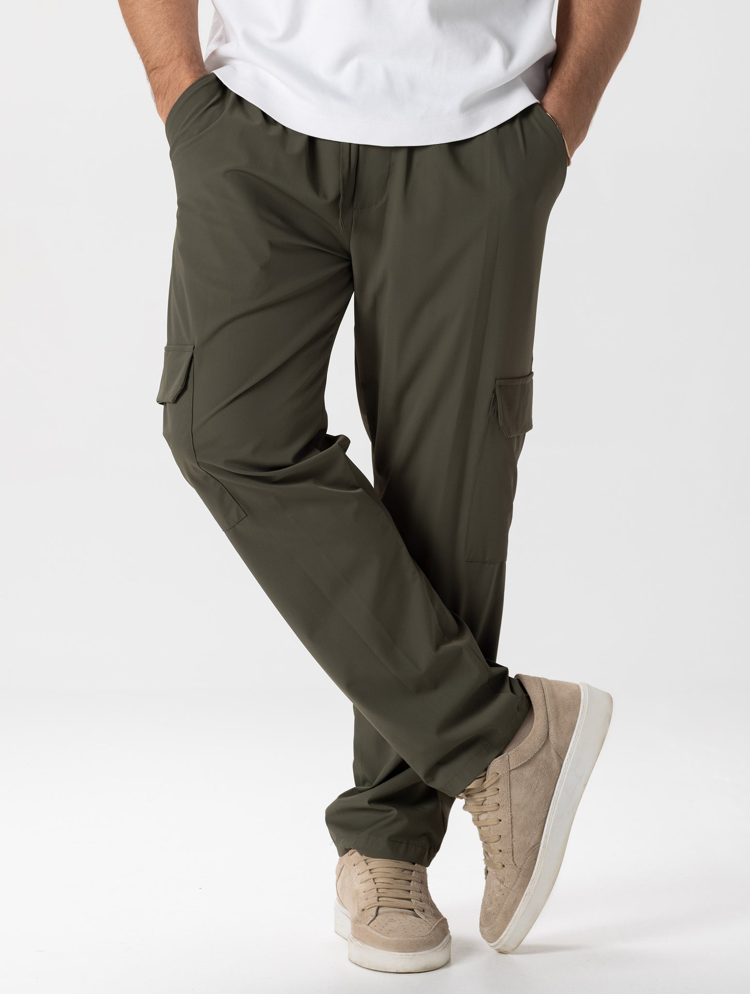 ZAC TECH CARGO PANTS IN MILITARY GREEN