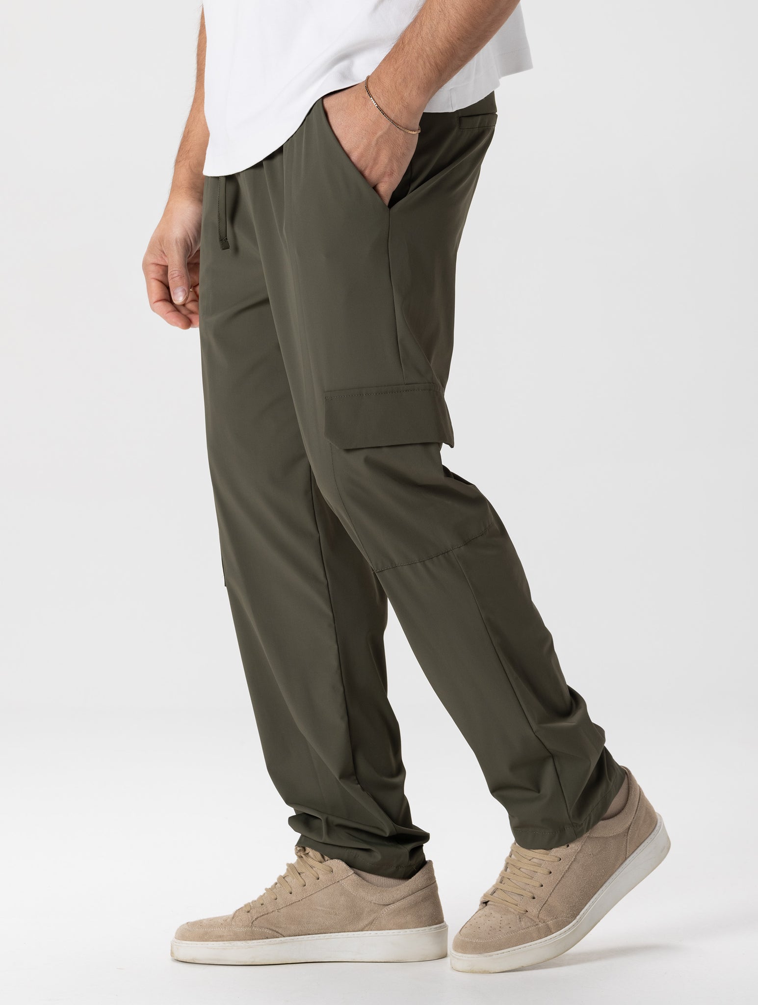 ZAC TECH CARGO PANTS IN MILITARY GREEN