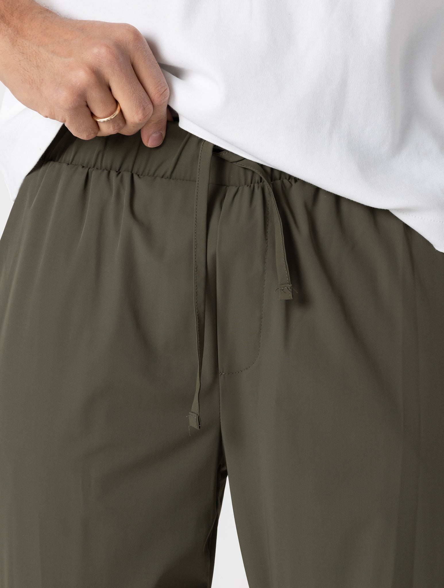 ZAC TECH CARGO PANTS IN MILITARY GREEN