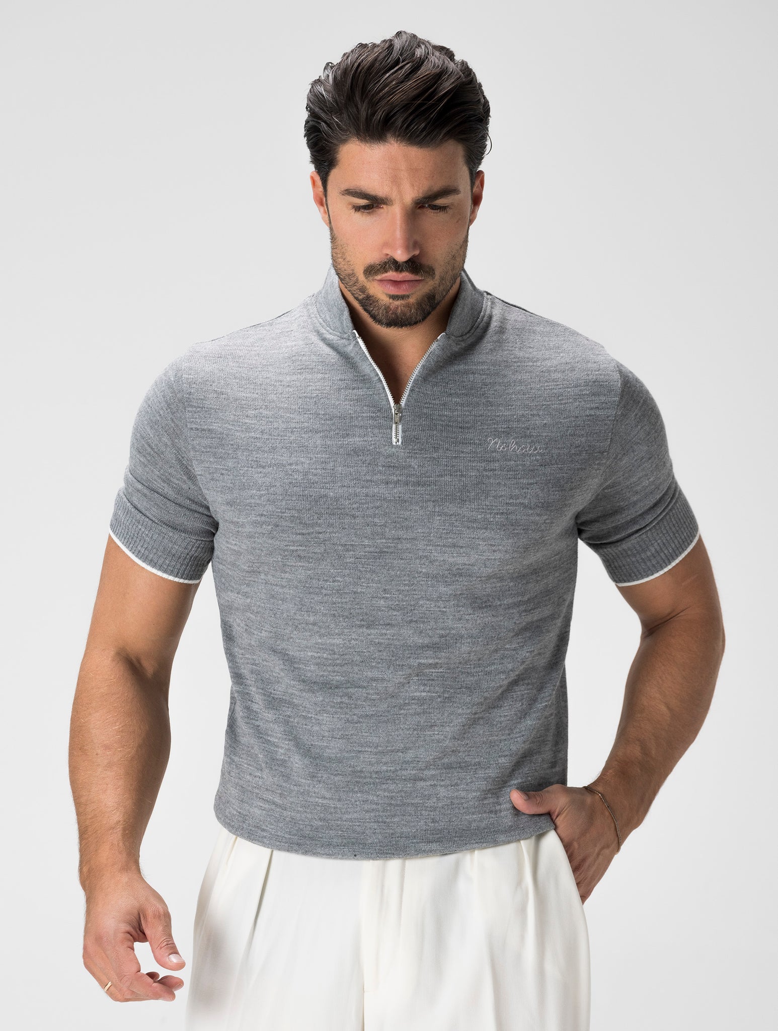 FINN ZIPPED T-SHIRT IN GREY