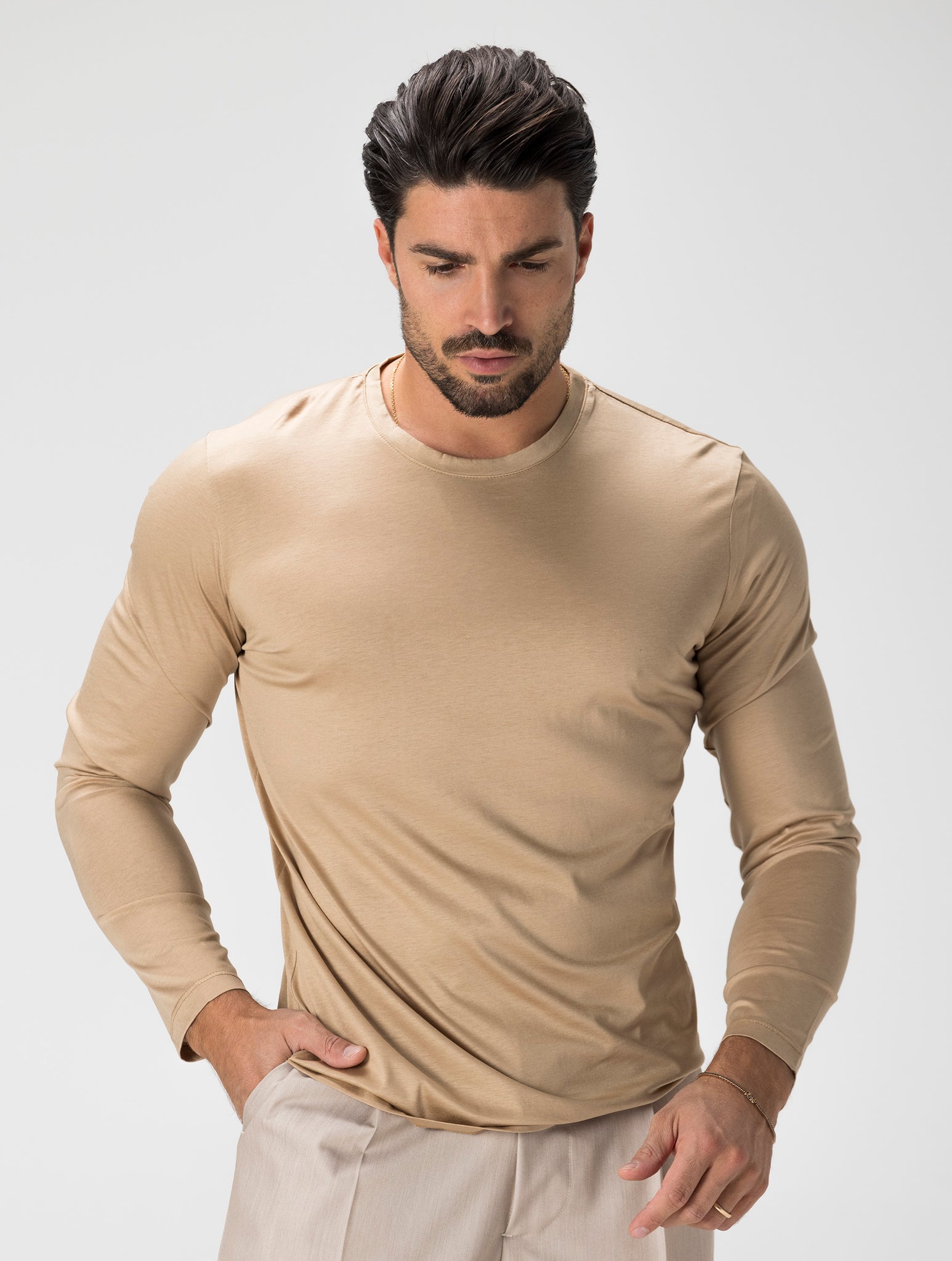 CHARLIE LONG SLEEVED T-SHIRT IN BEIGE