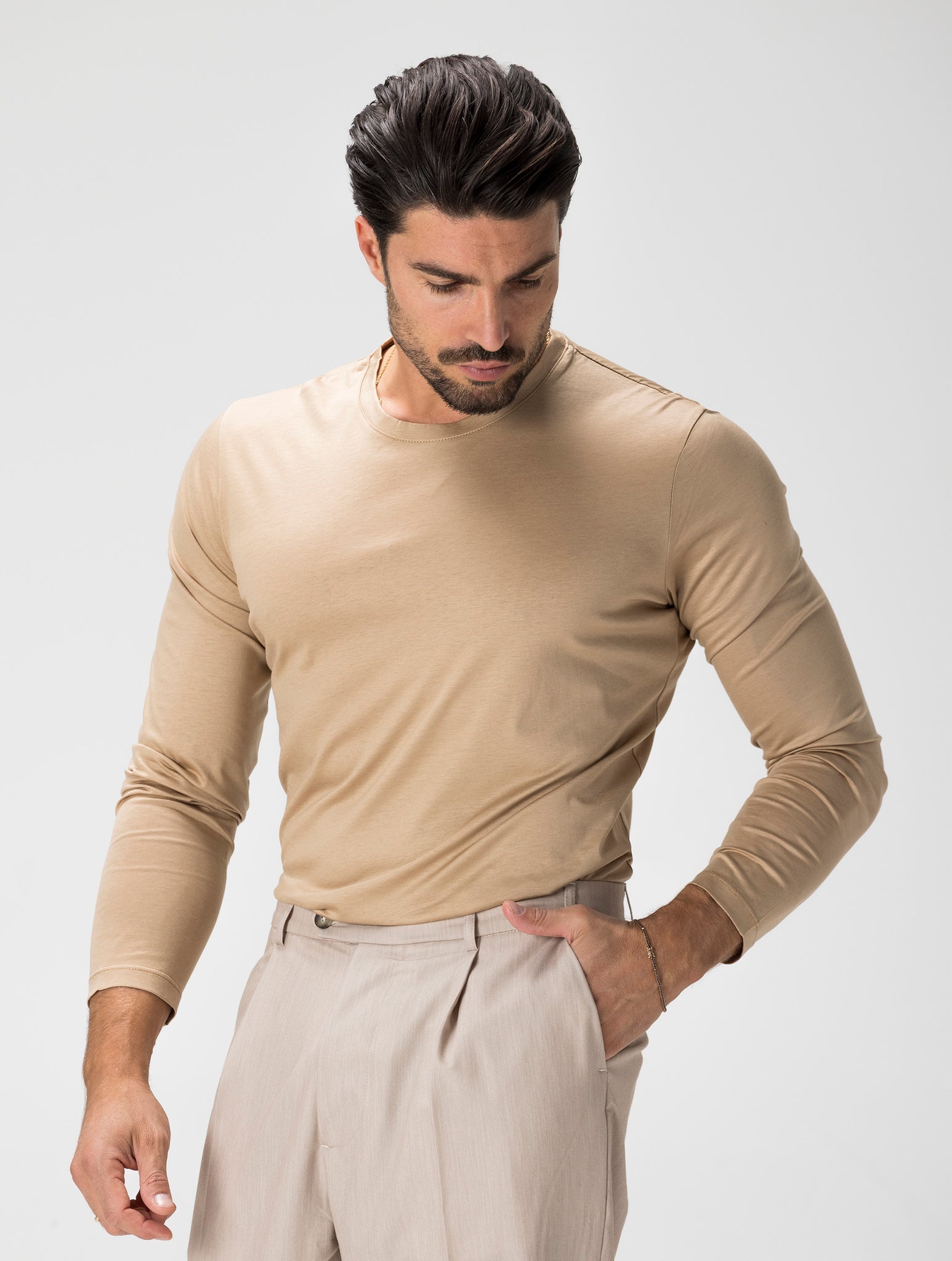 CHARLIE LONG SLEEVED T-SHIRT IN BEIGE