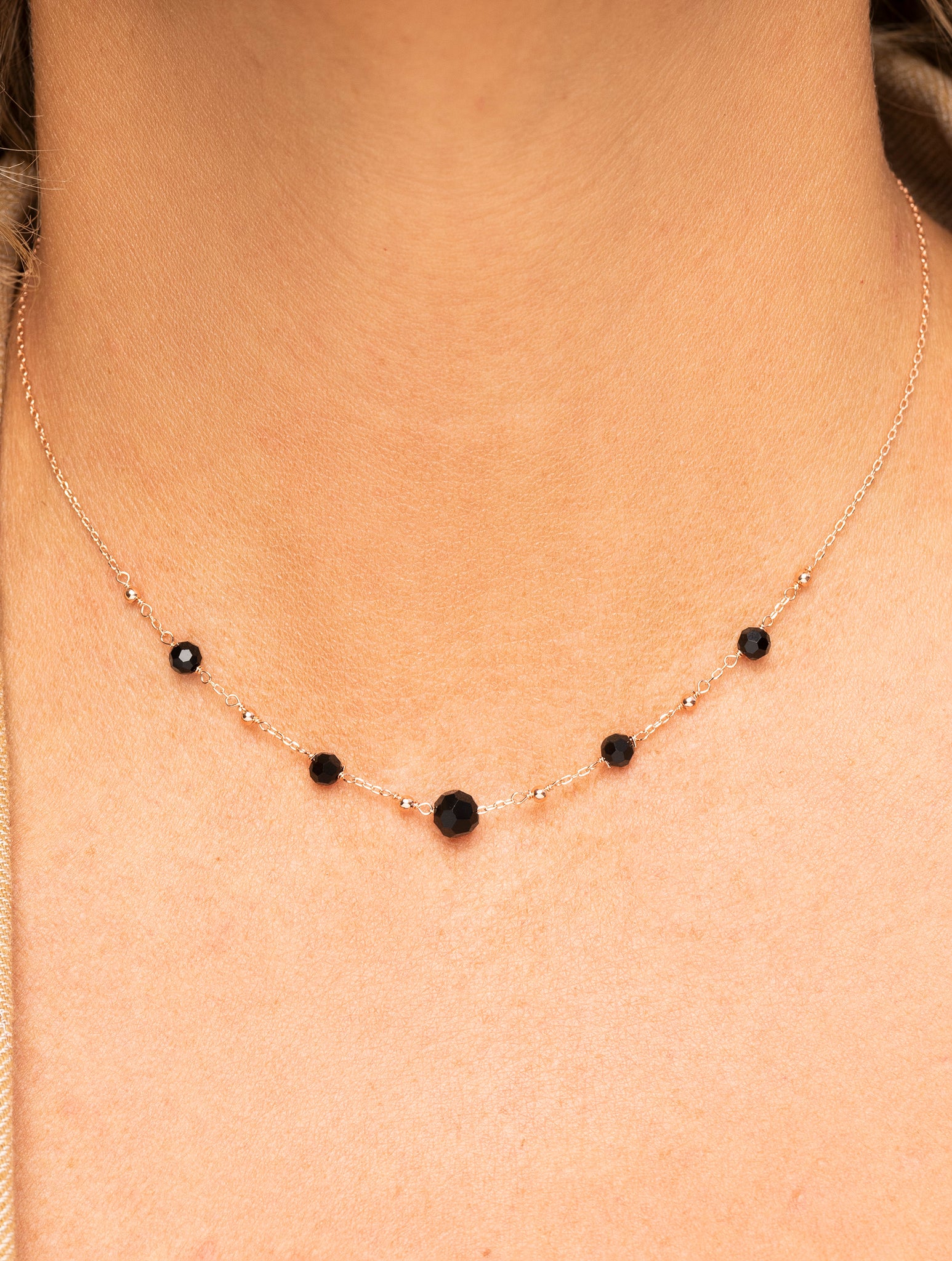 ABBEY NECKLACE IN ROSE GOLD AND BLACK STONES