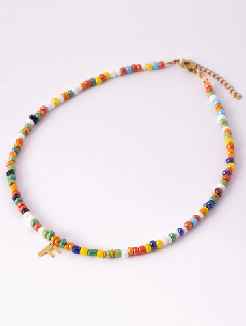 COLLANA PERSONALIZZATA CON PERLINE COLORATE E LETTERA DORATA