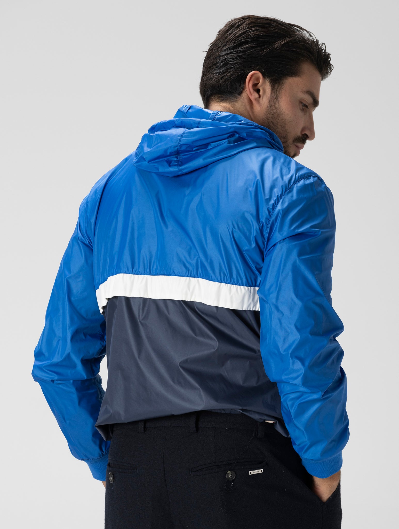 CONCRETE CHAQUETA IMPERMEABLE EN AZUL