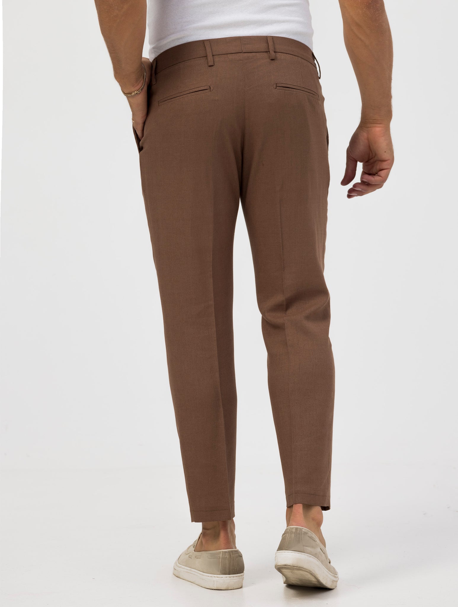 AKITA CASUAL PANTS IN TOBACCO