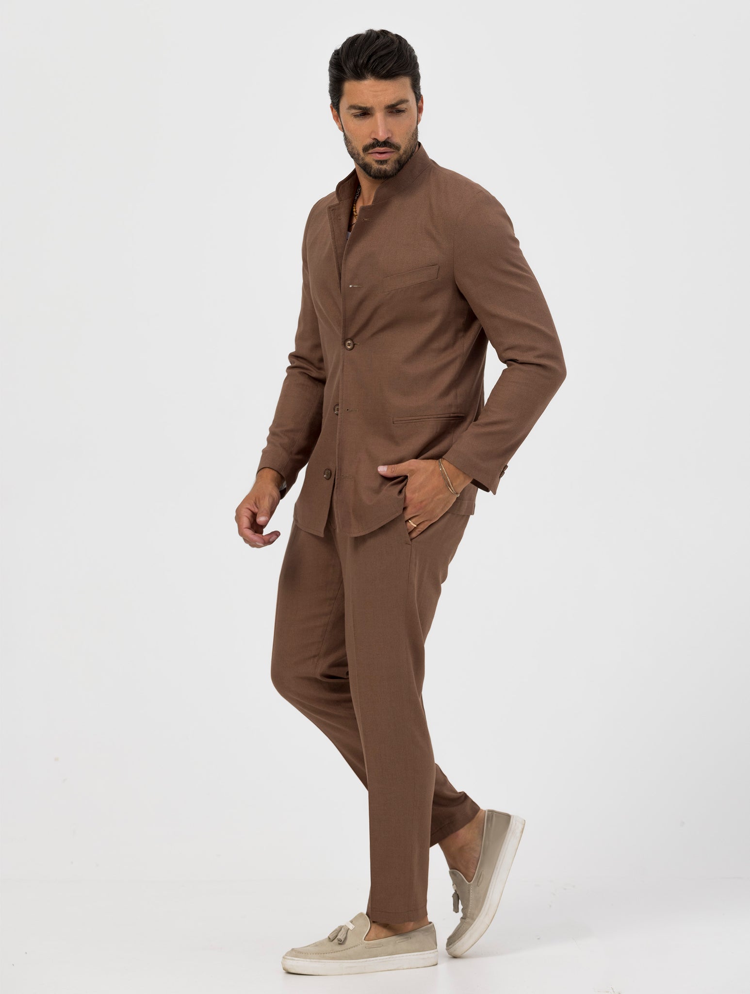 AKITA SINGLE BREASTED SUIT IN TOBACCO