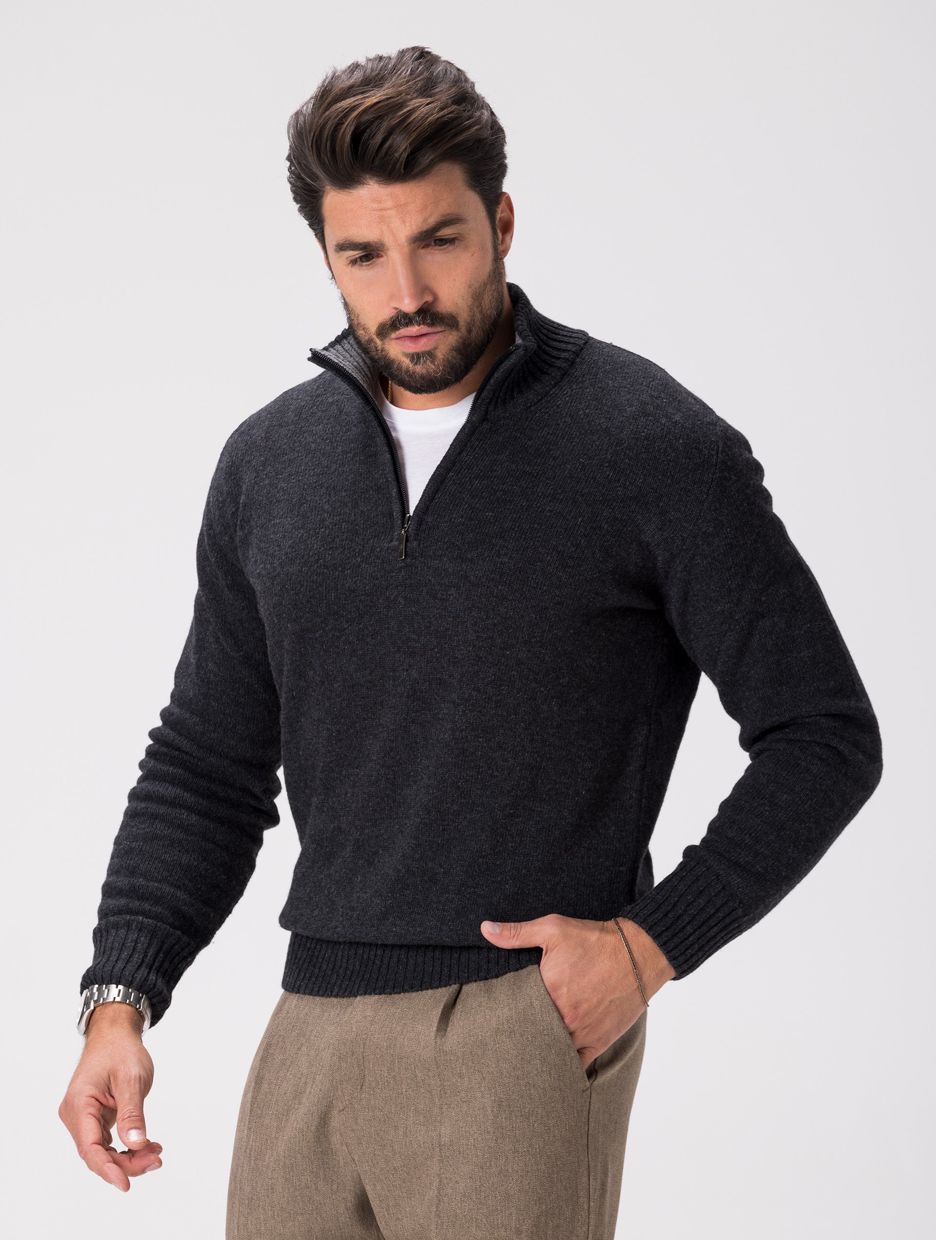 ニット WOOL ZIPPED SWEATER IN ANTHRACITE