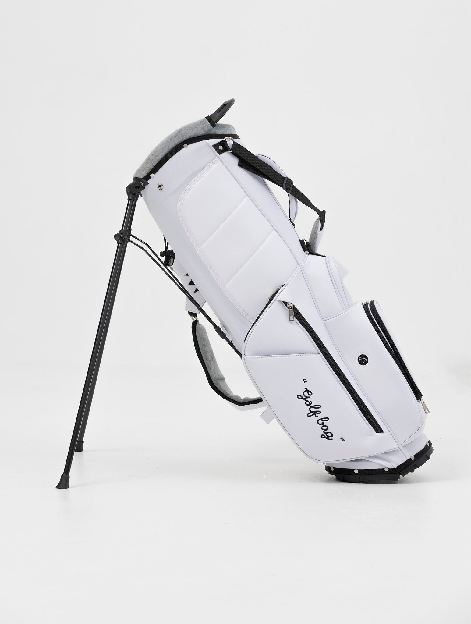 BOLSA DE GOLF MINIMALISTA NOHOW EN BLANCO Y NEGRO