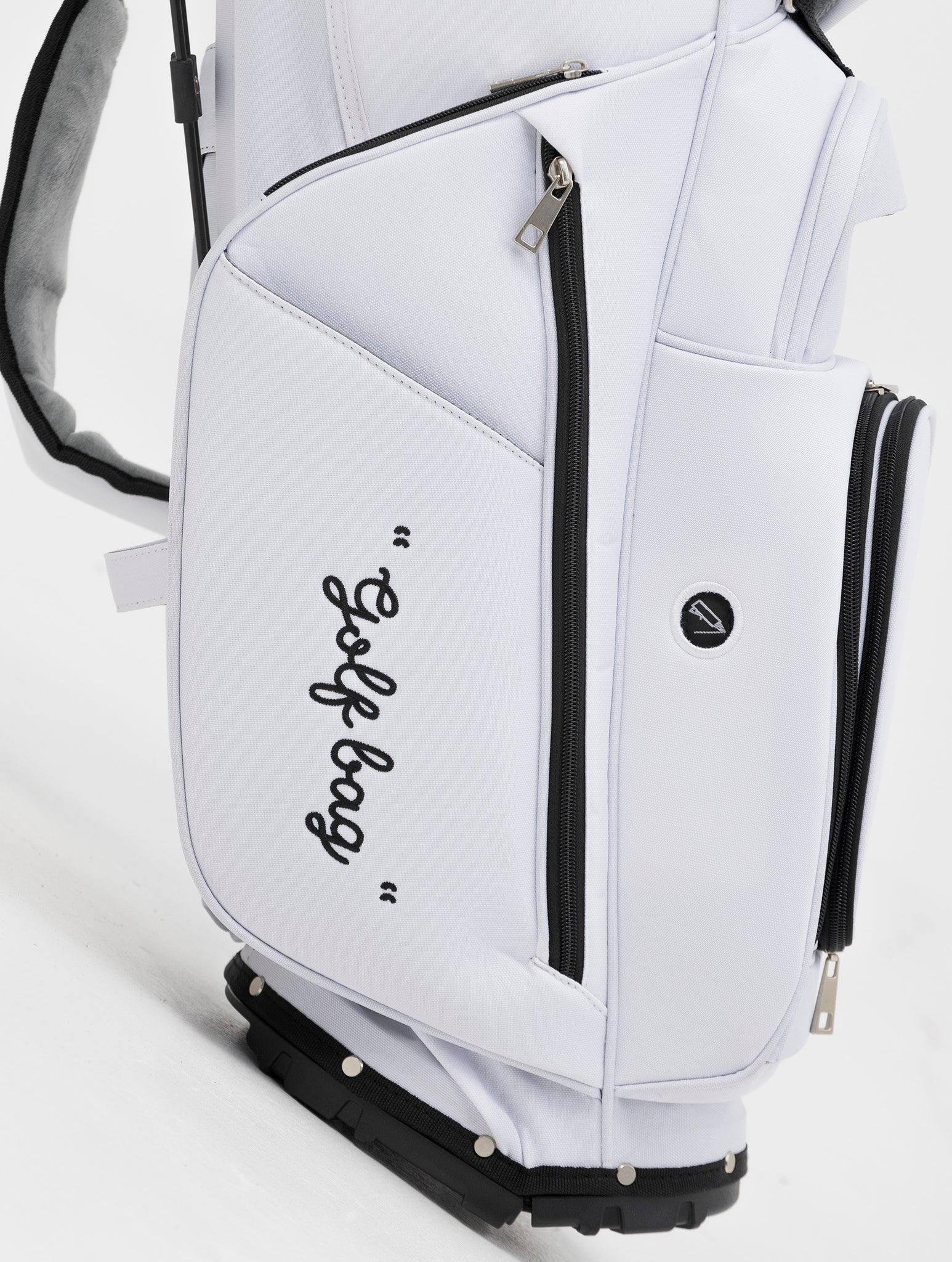 NOHOW MINIMALISTISCHES GOLFBAG IN WEISS UND SCHWARZ