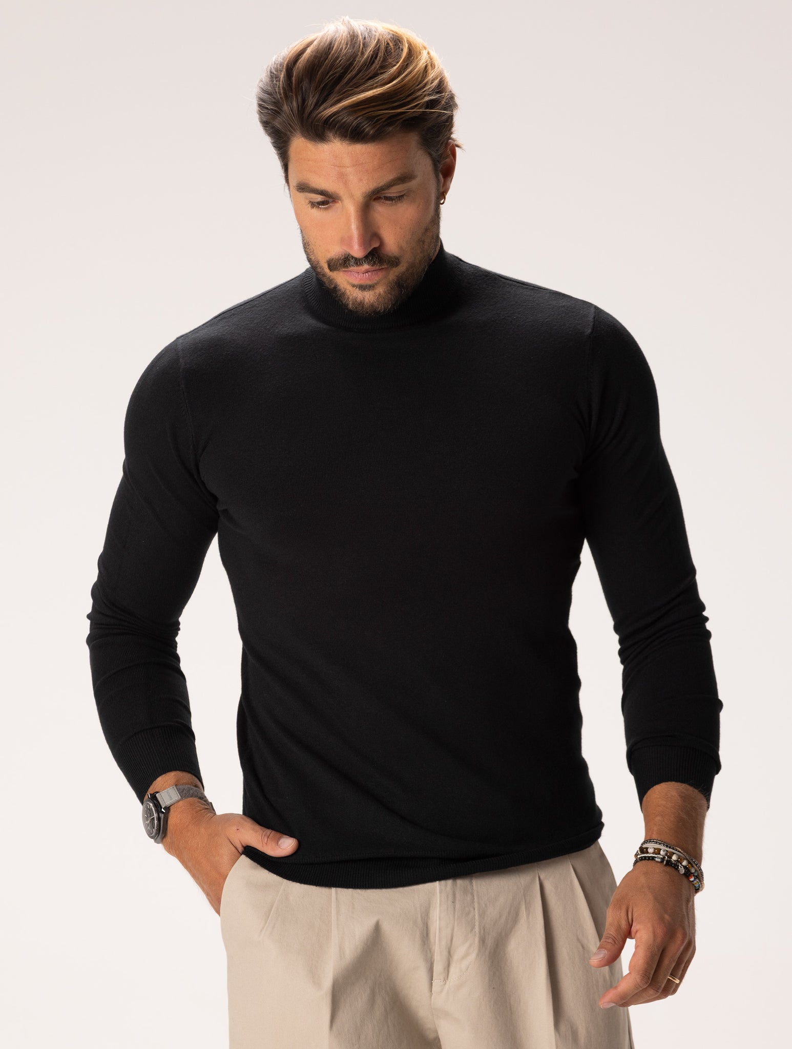 ALAN PULL NOIR À COL RAS DU COU