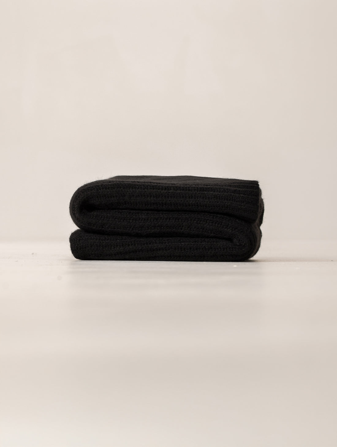 ÉCHARPE EN LAINE NOIRE