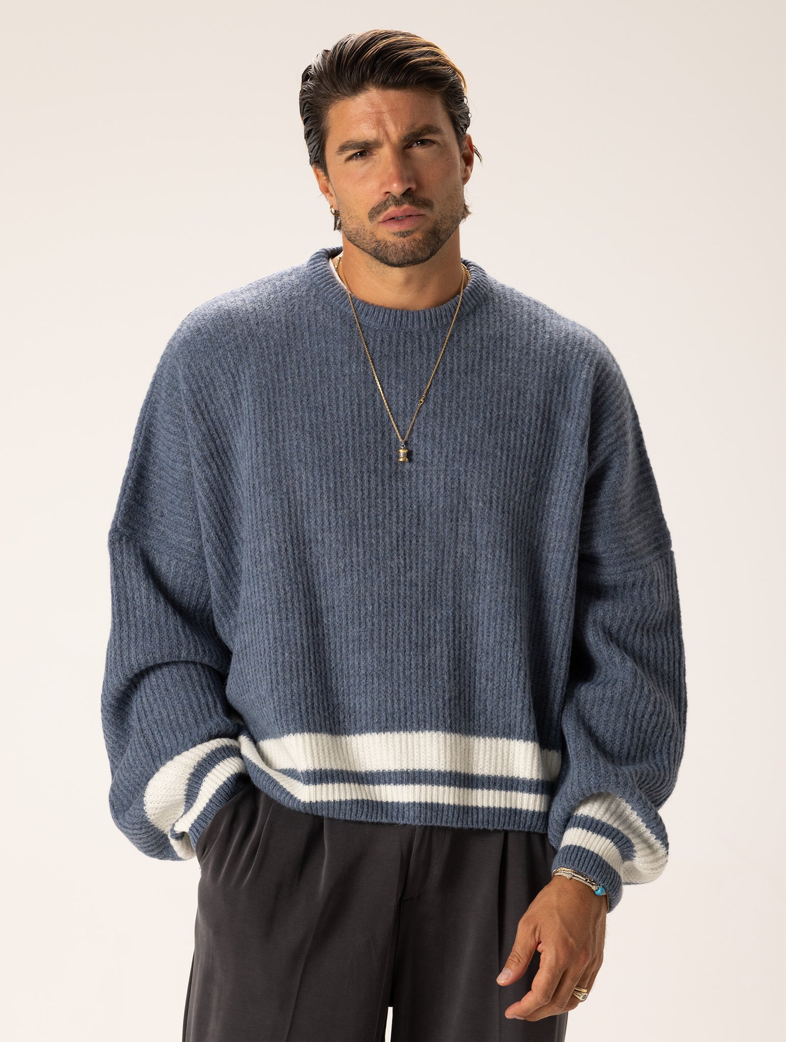AKIRA CREWNECK SWEATER IN AVIO