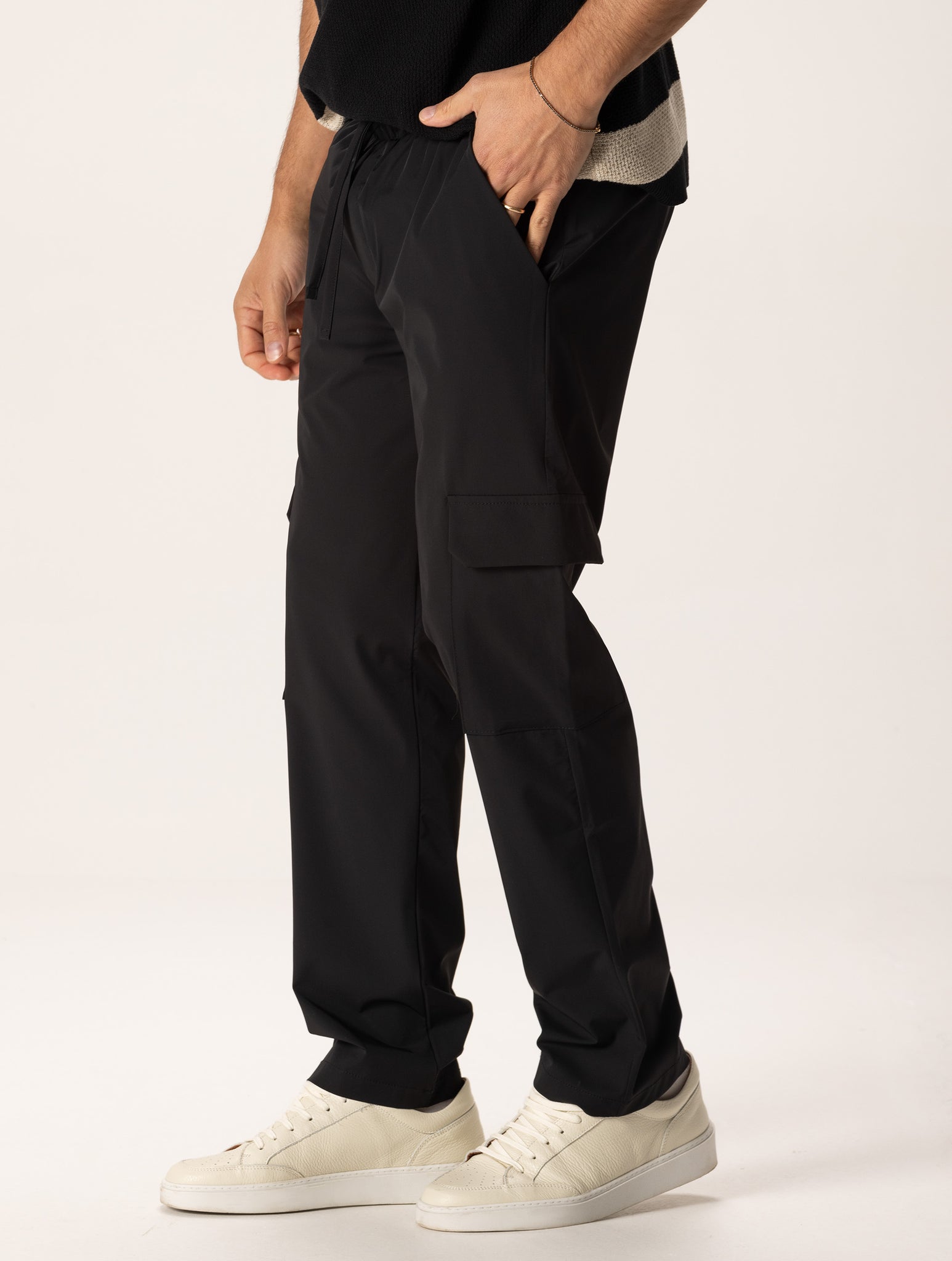 ZAC TECH CARGO PANTS IN BLACK