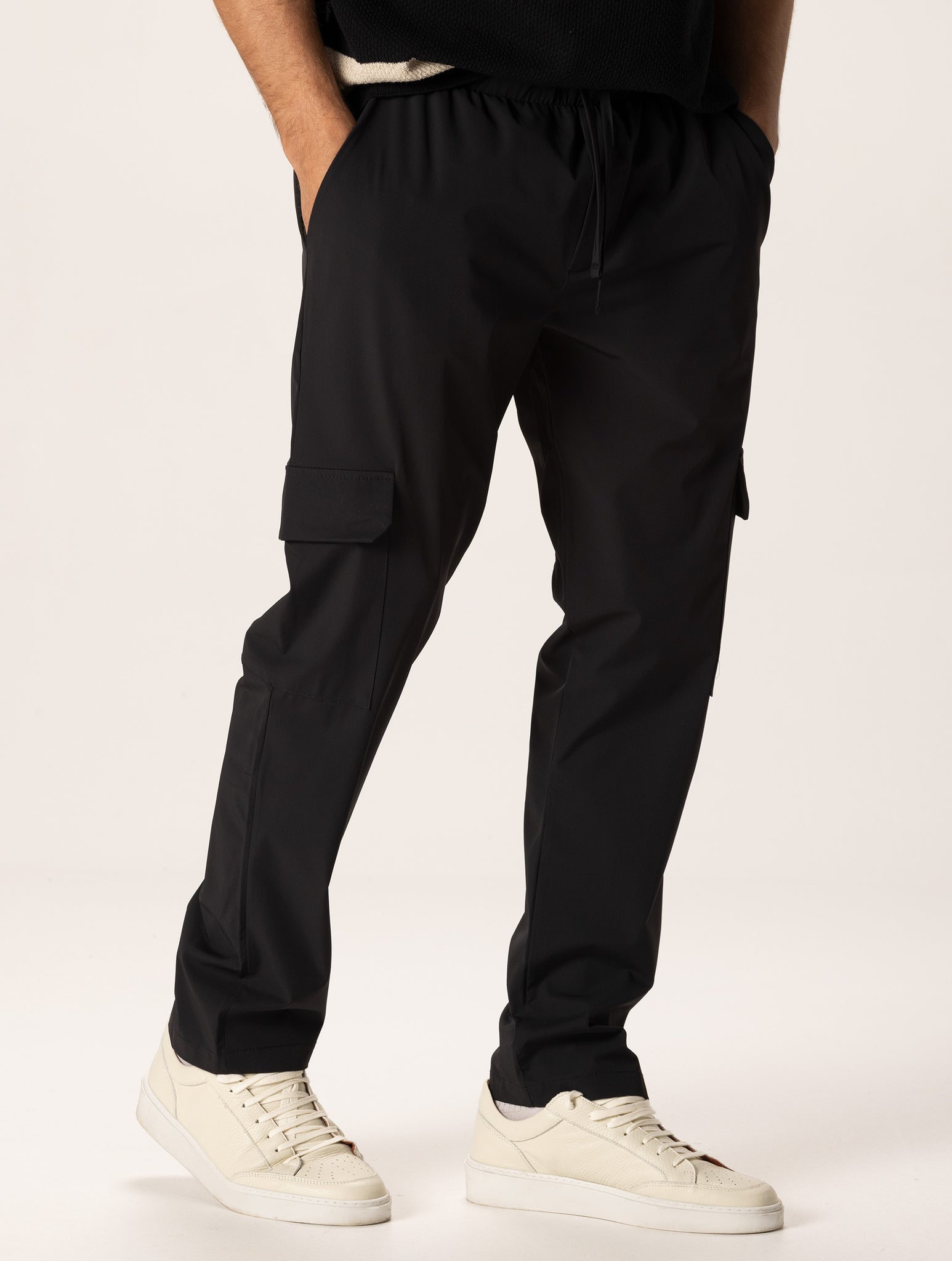 ZAC TECH CARGO PANTS IN BLACK