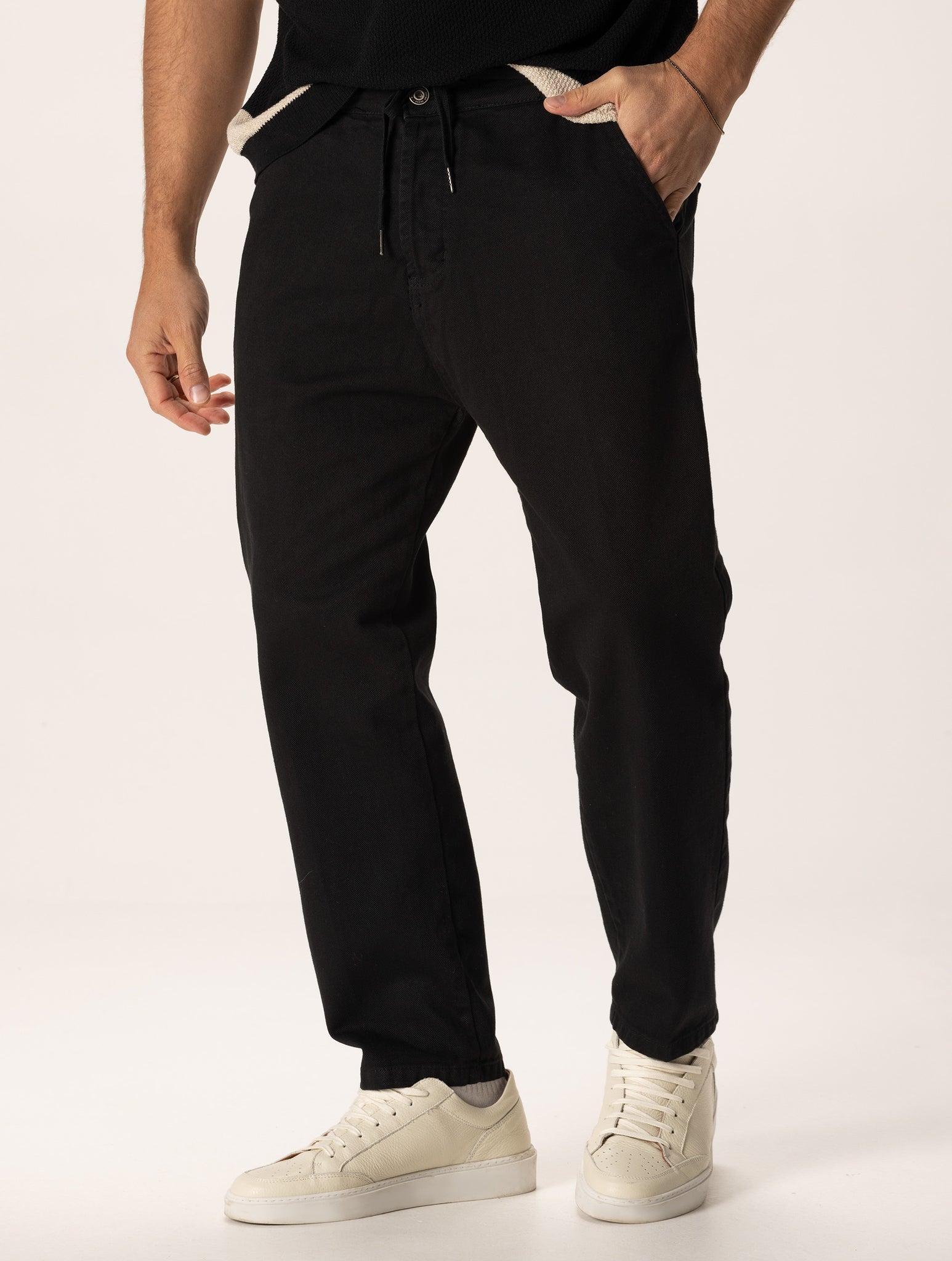 EITOKU CASUAL PANTS IN BLACK