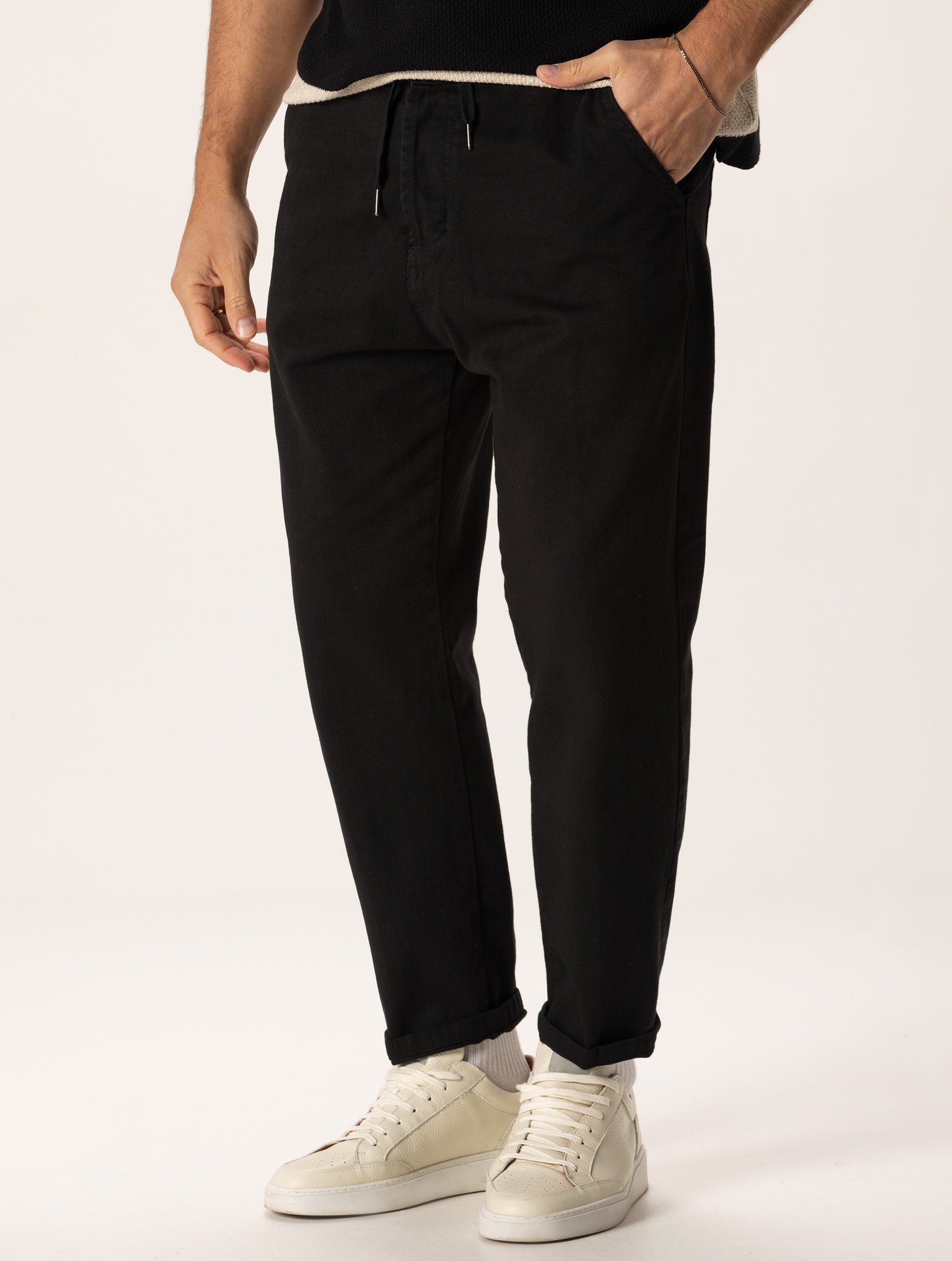 EITOKU CASUAL PANTS IN BLACK