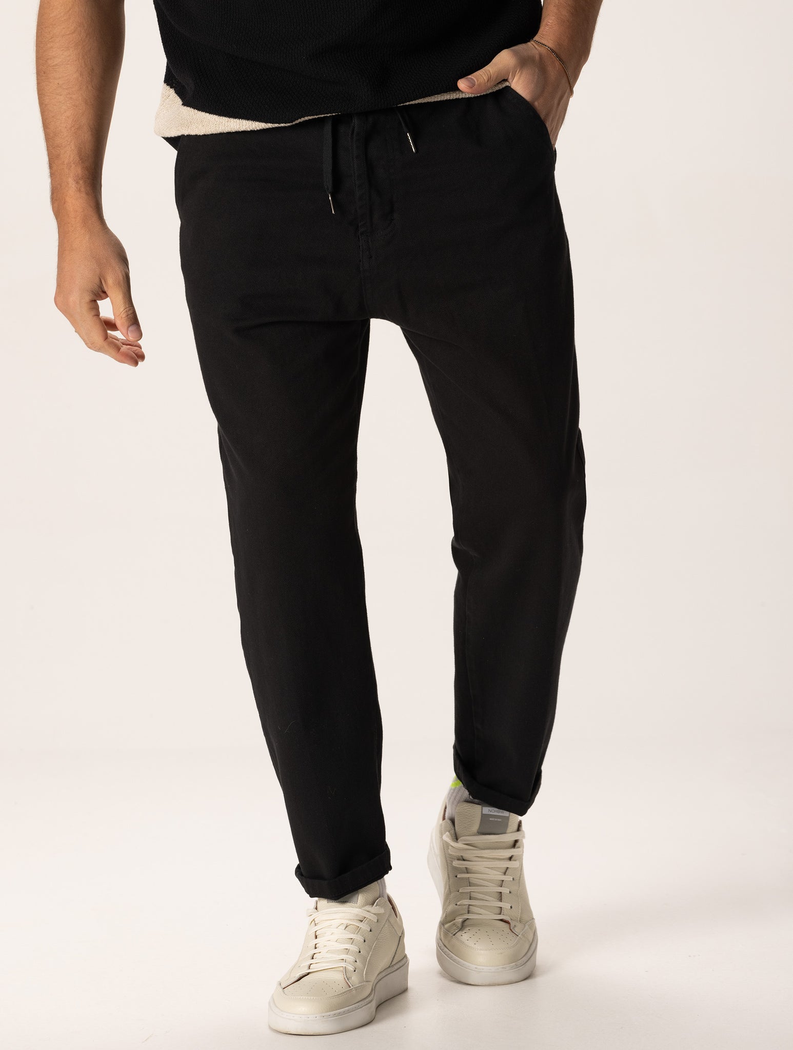 EITOKU CASUAL PANTS IN BLACK