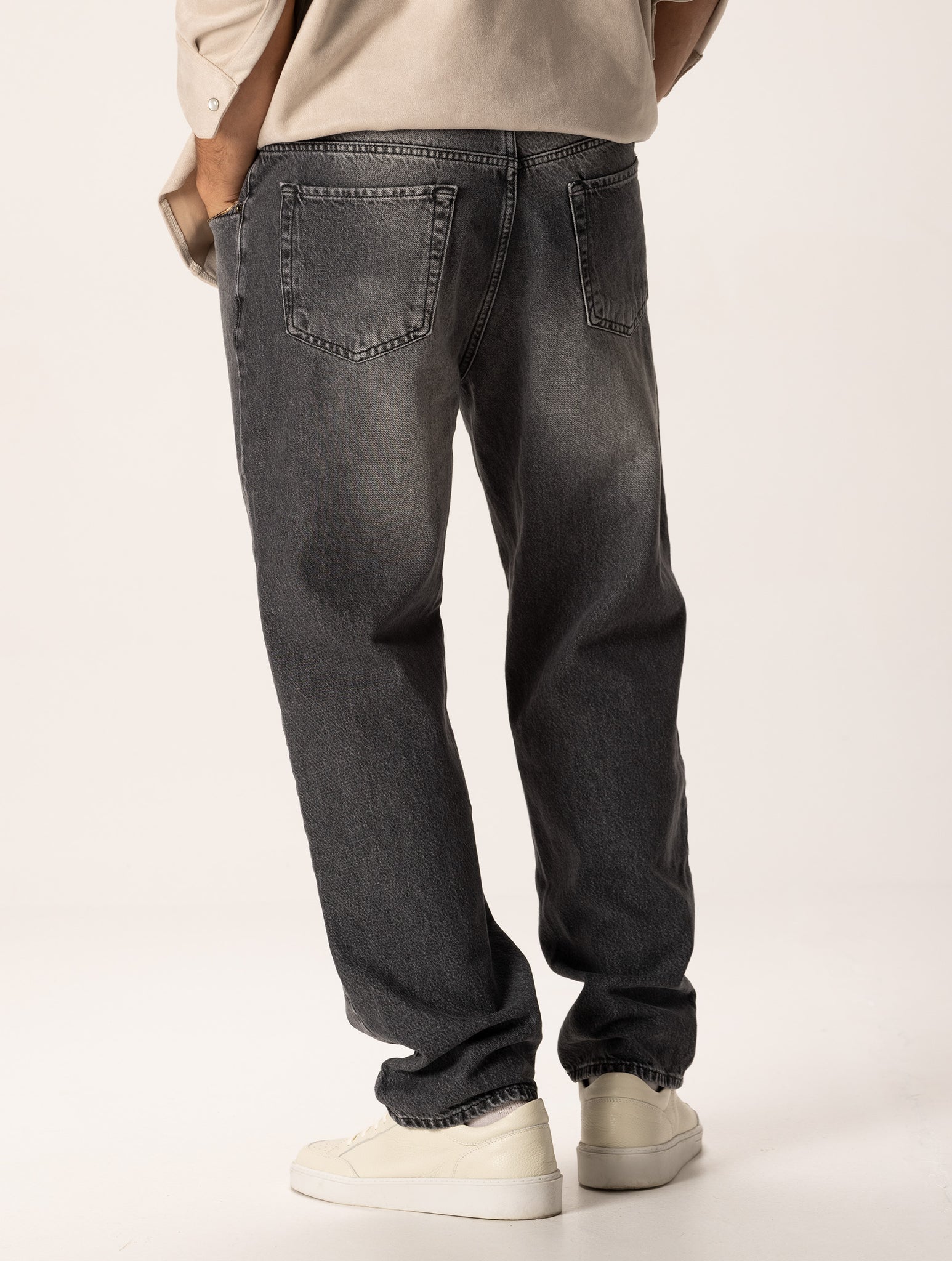 HIKARU STRAIGHT JEANS IN BLACK