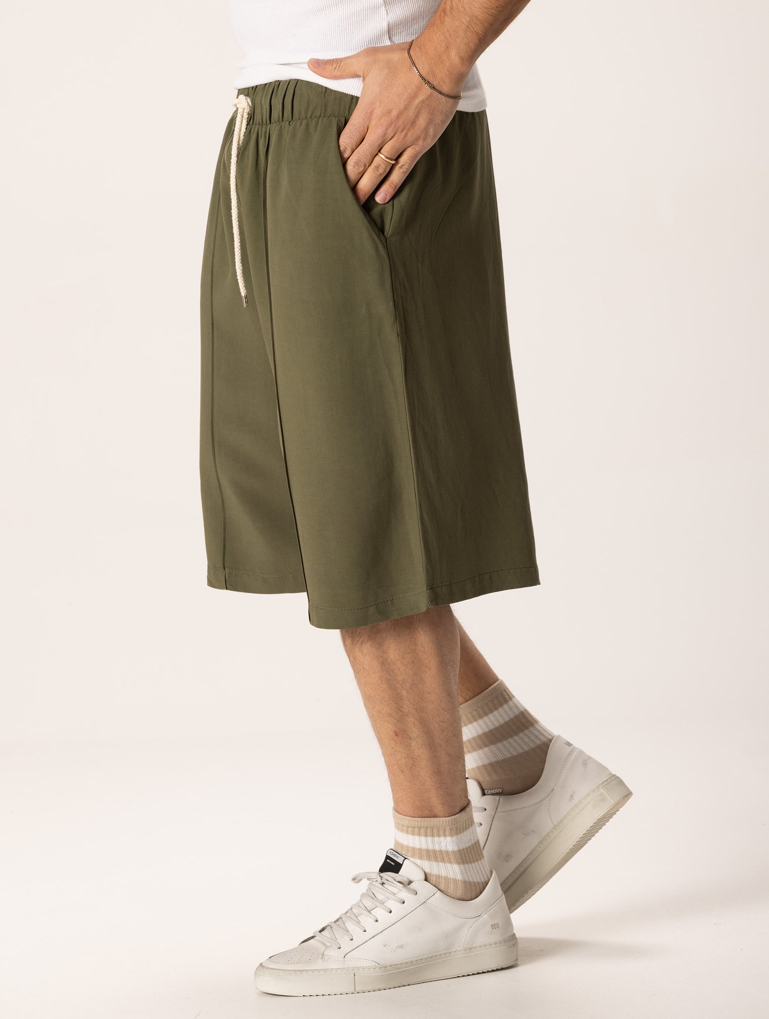 CHRISTOPHER SHORTS IN MILITARY GREEN