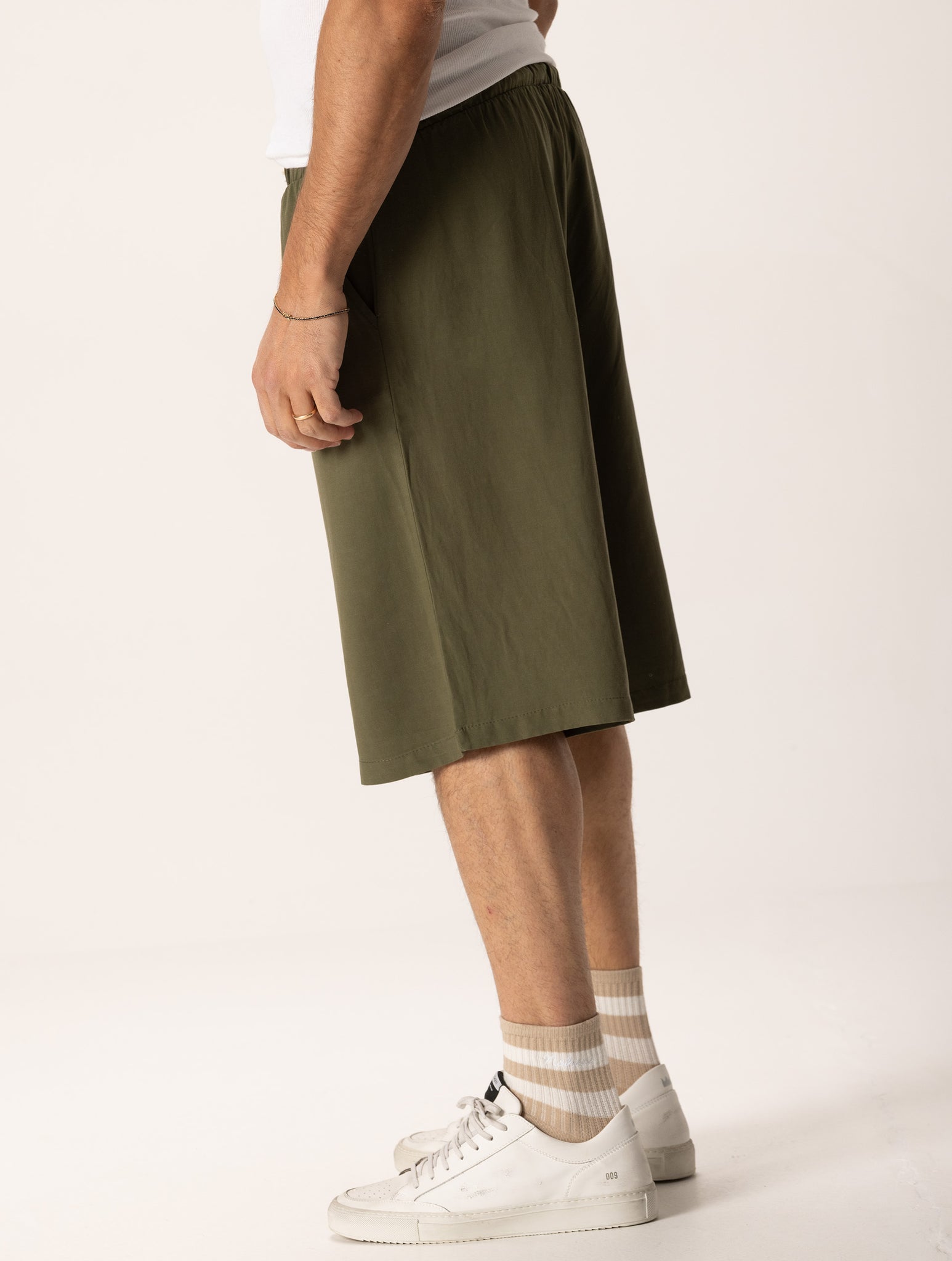 CHRISTOPHER SHORTS IN MILITARY GREEN