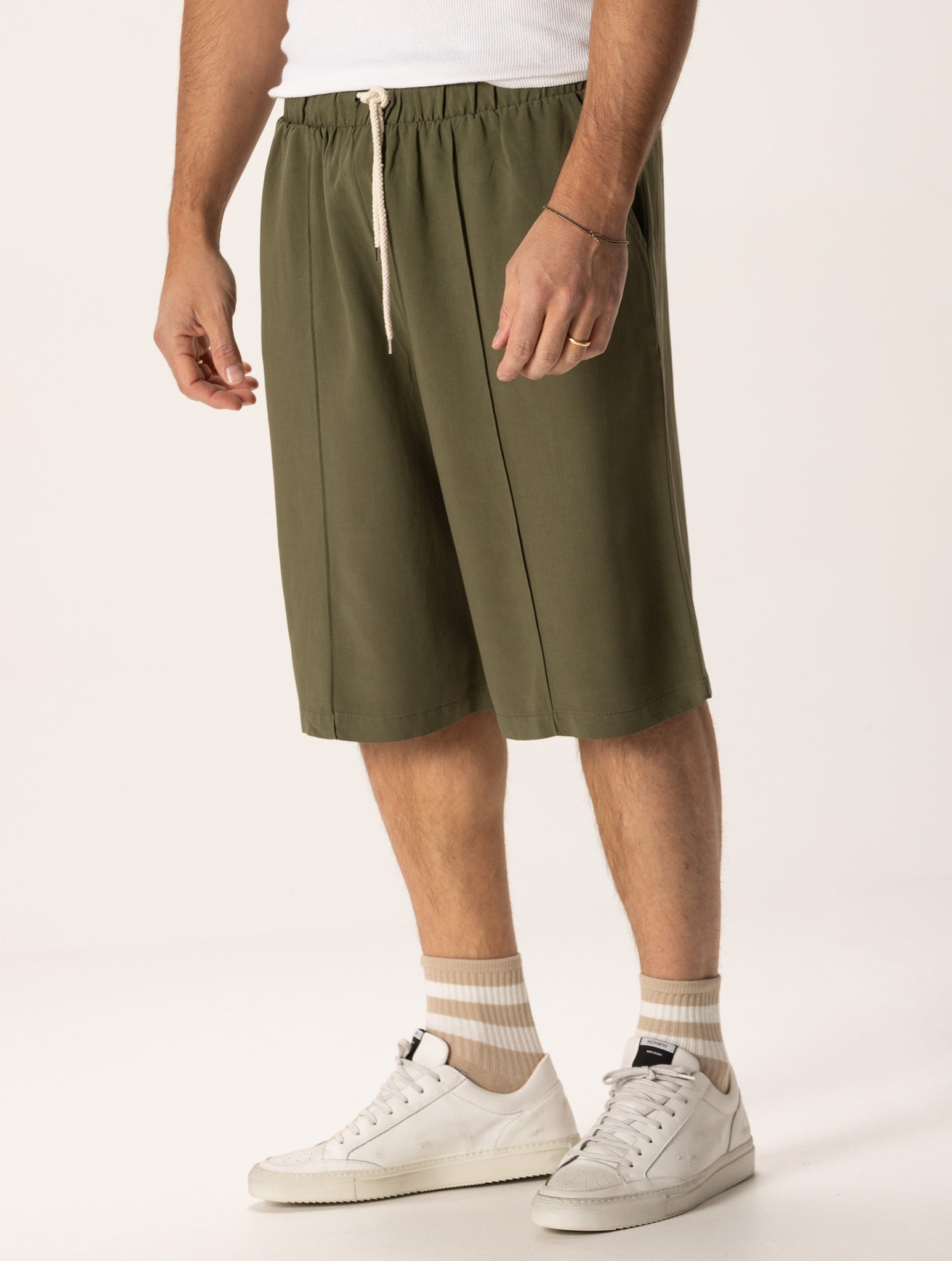 CHRISTOPHER SHORTS IN MILITARY GREEN