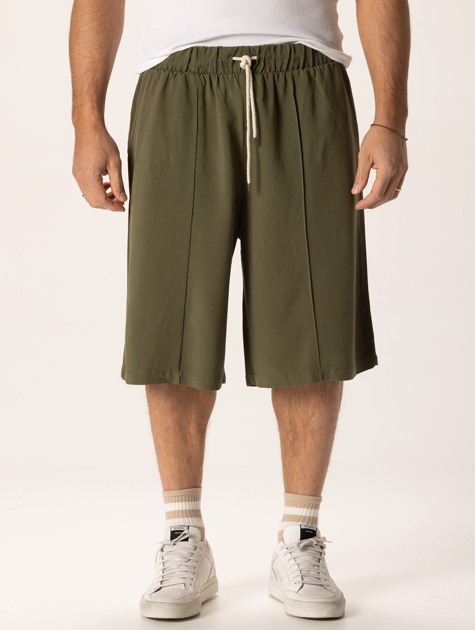 CHRISTOPHER SHORTS IN MILITARY GREEN