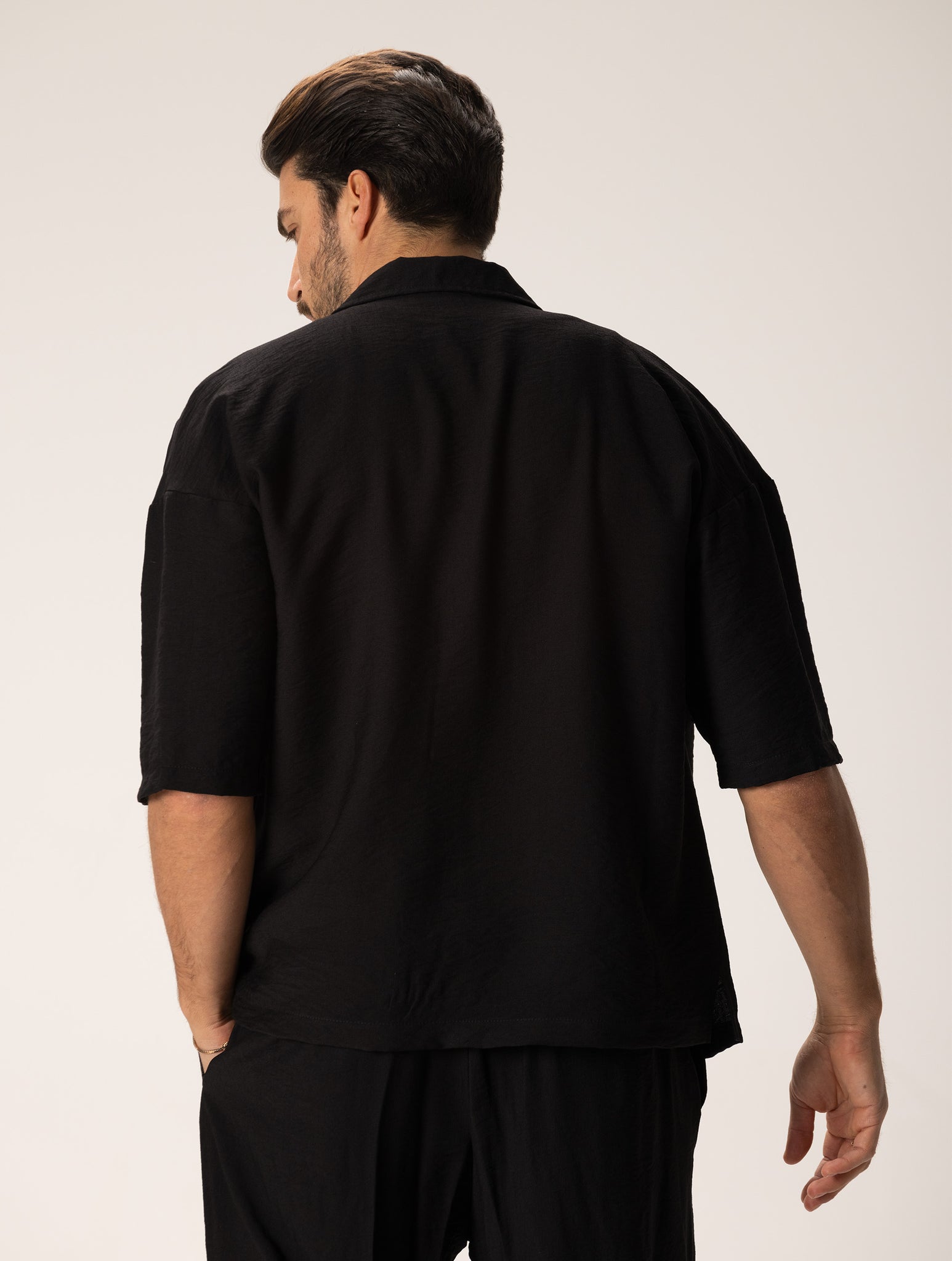 KOJI CAMISA OVER NEGRO