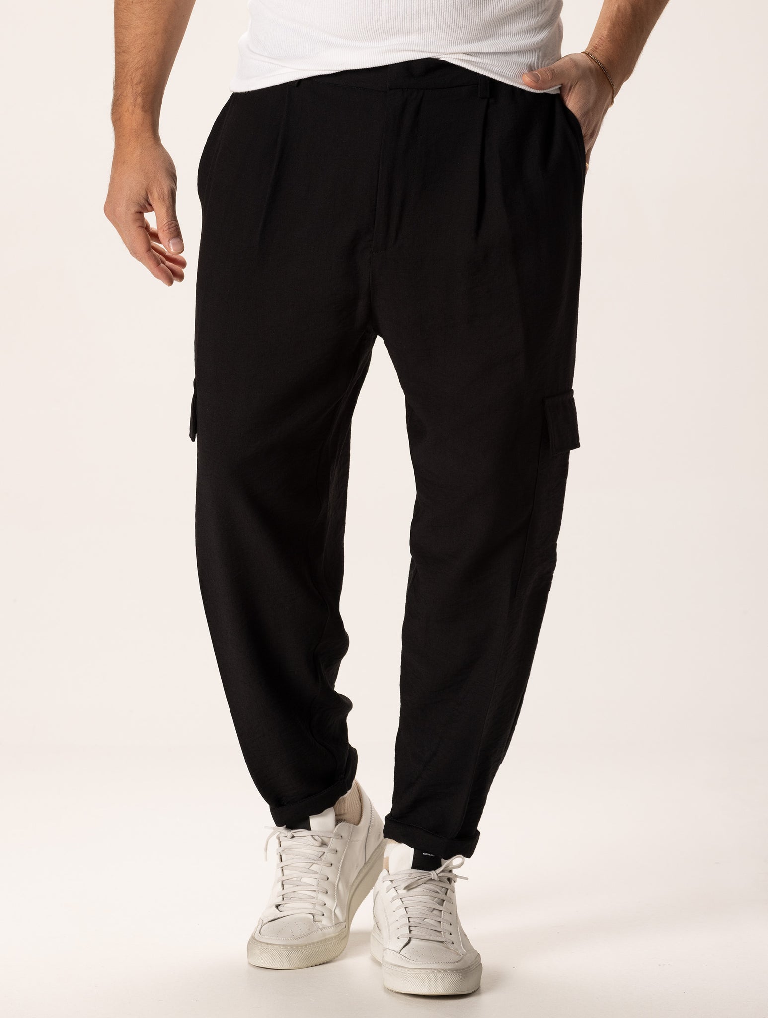 KOJI CARGO PANTS IN BLACK