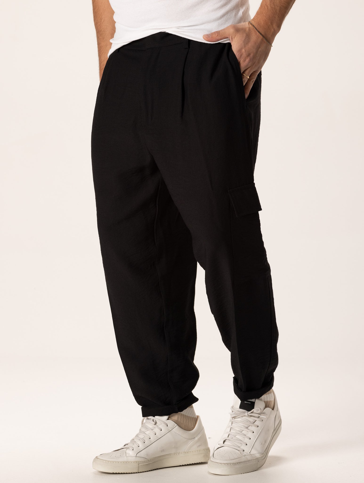 KOJI PANTALON CARGO NEGRO