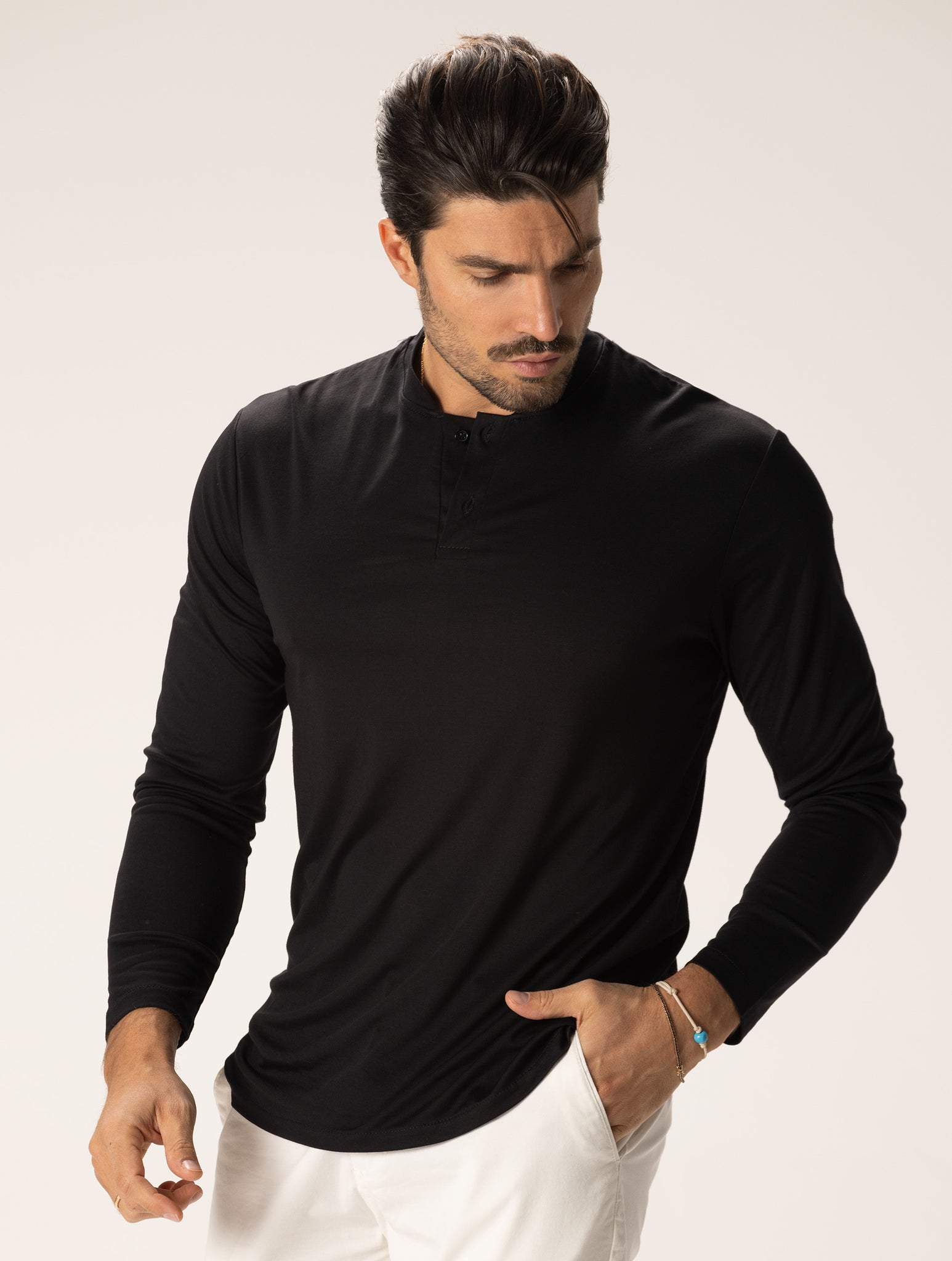 JIRO LONG SLEEVED T-SHIRT IN BLACK