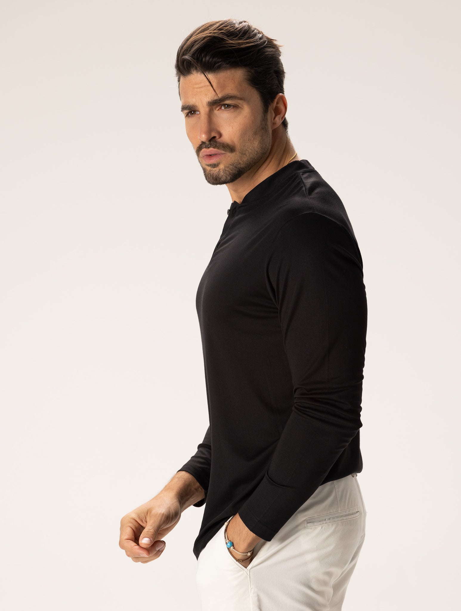 JIRO LONG SLEEVED T-SHIRT IN BLACK