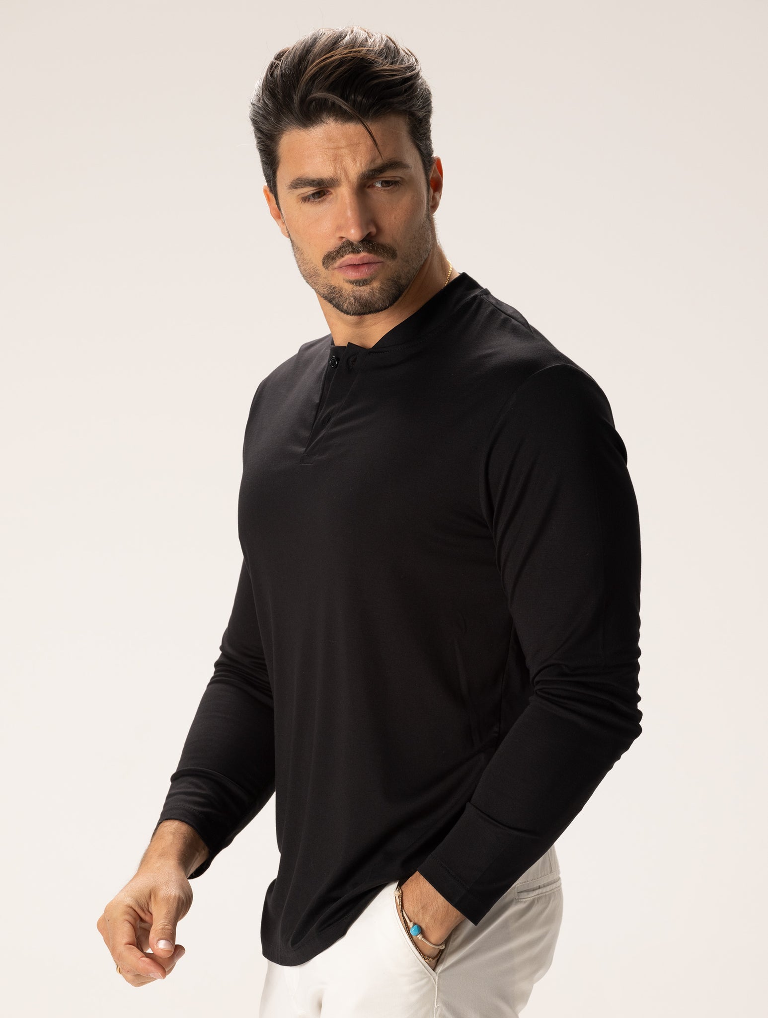 JIRO LONG SLEEVED T-SHIRT IN BLACK