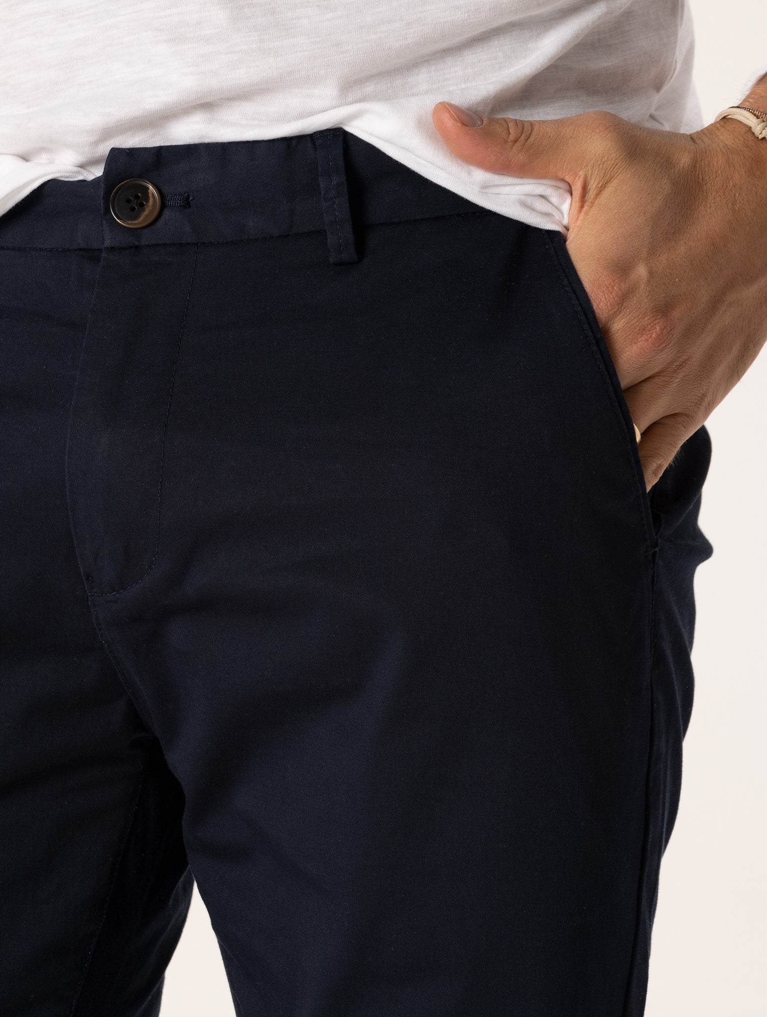 SUNE CASUAL PANTS IN NAVY