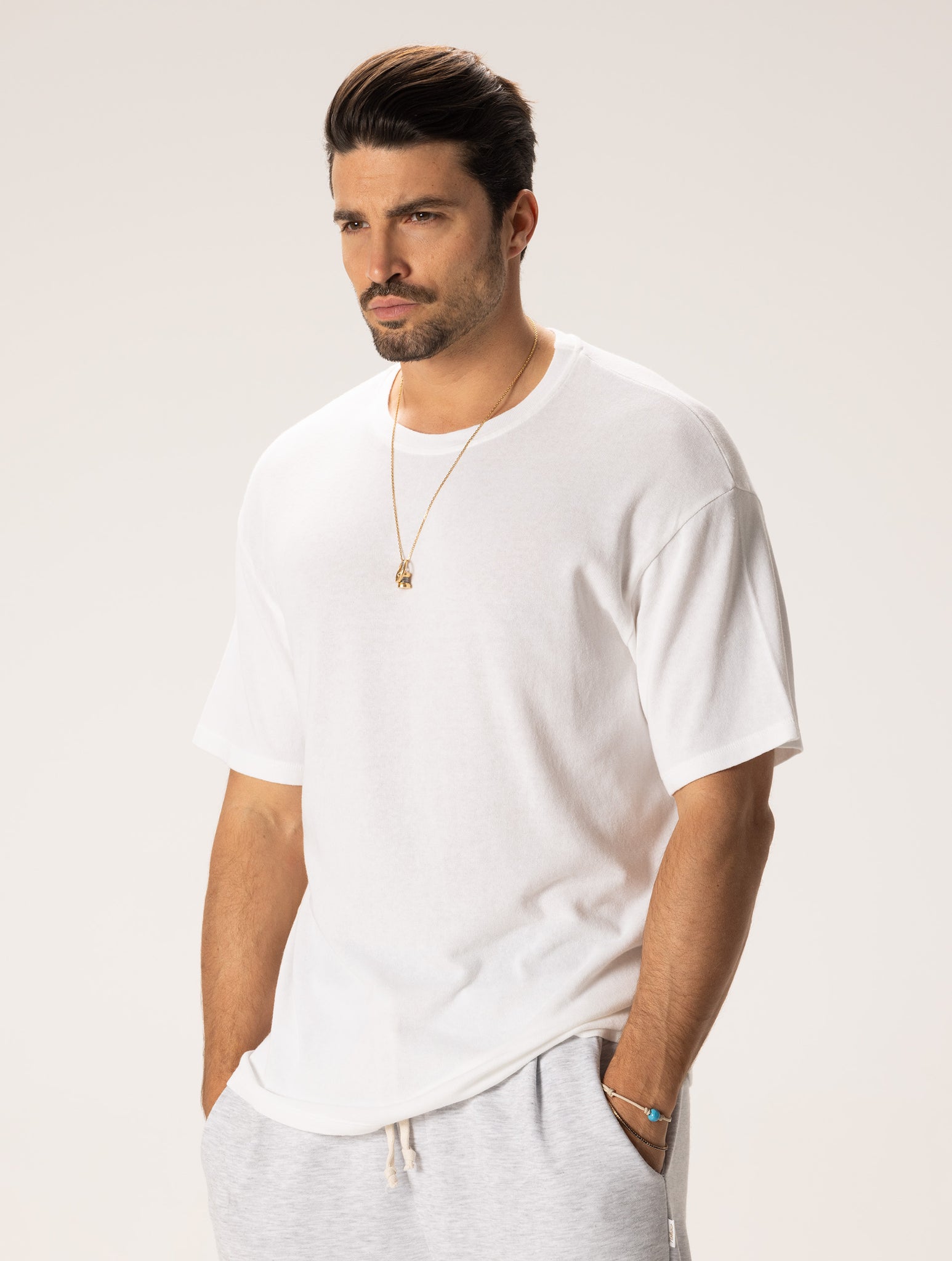 AKAHITO BASIC T-SHIRT IN WHITE