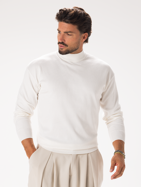 HALB-OVERSIZED-PULLOVER MIT ROLLKRAUSE IN WEISS